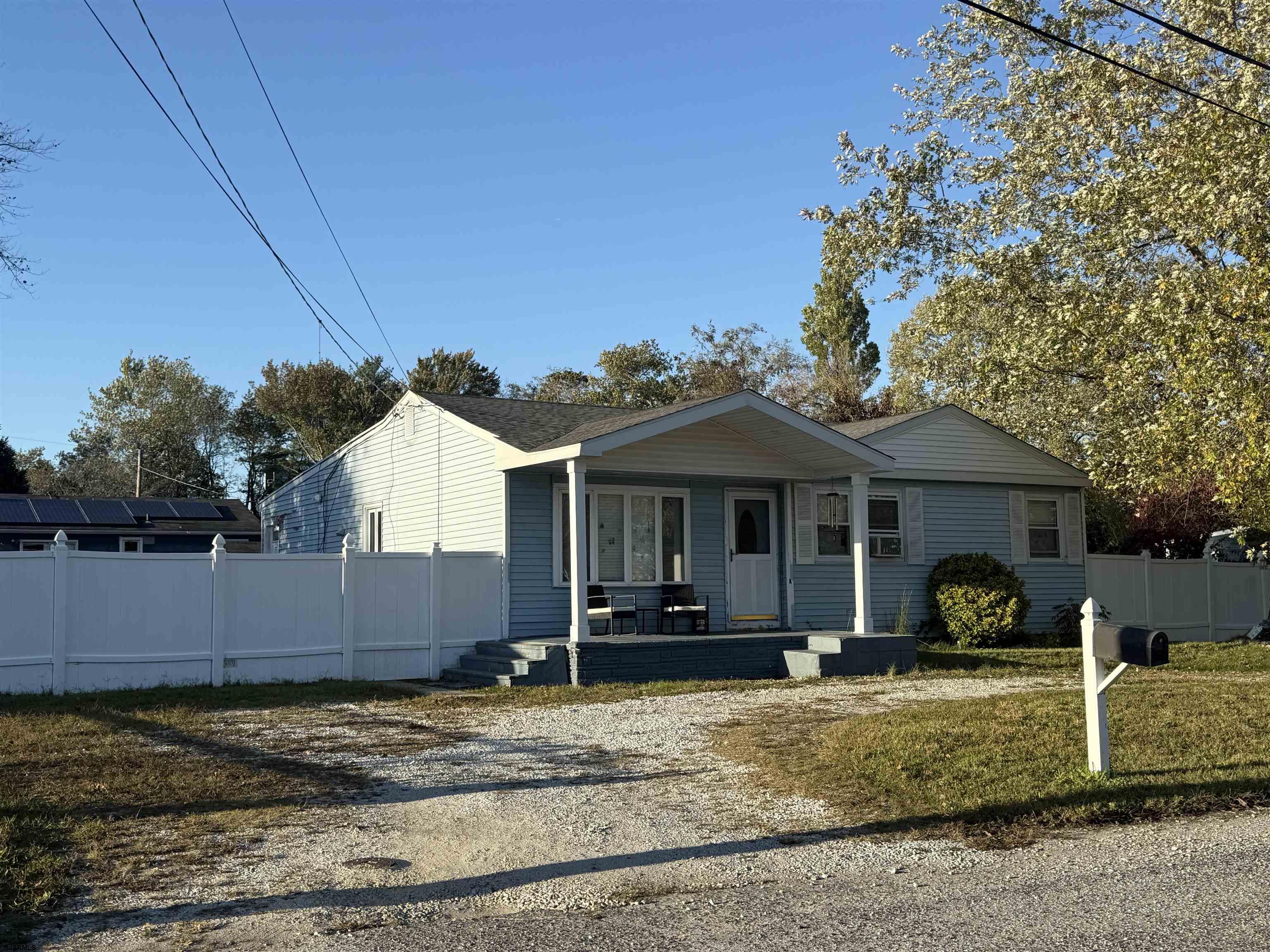 306 Rhodes Avenue - Picture 2