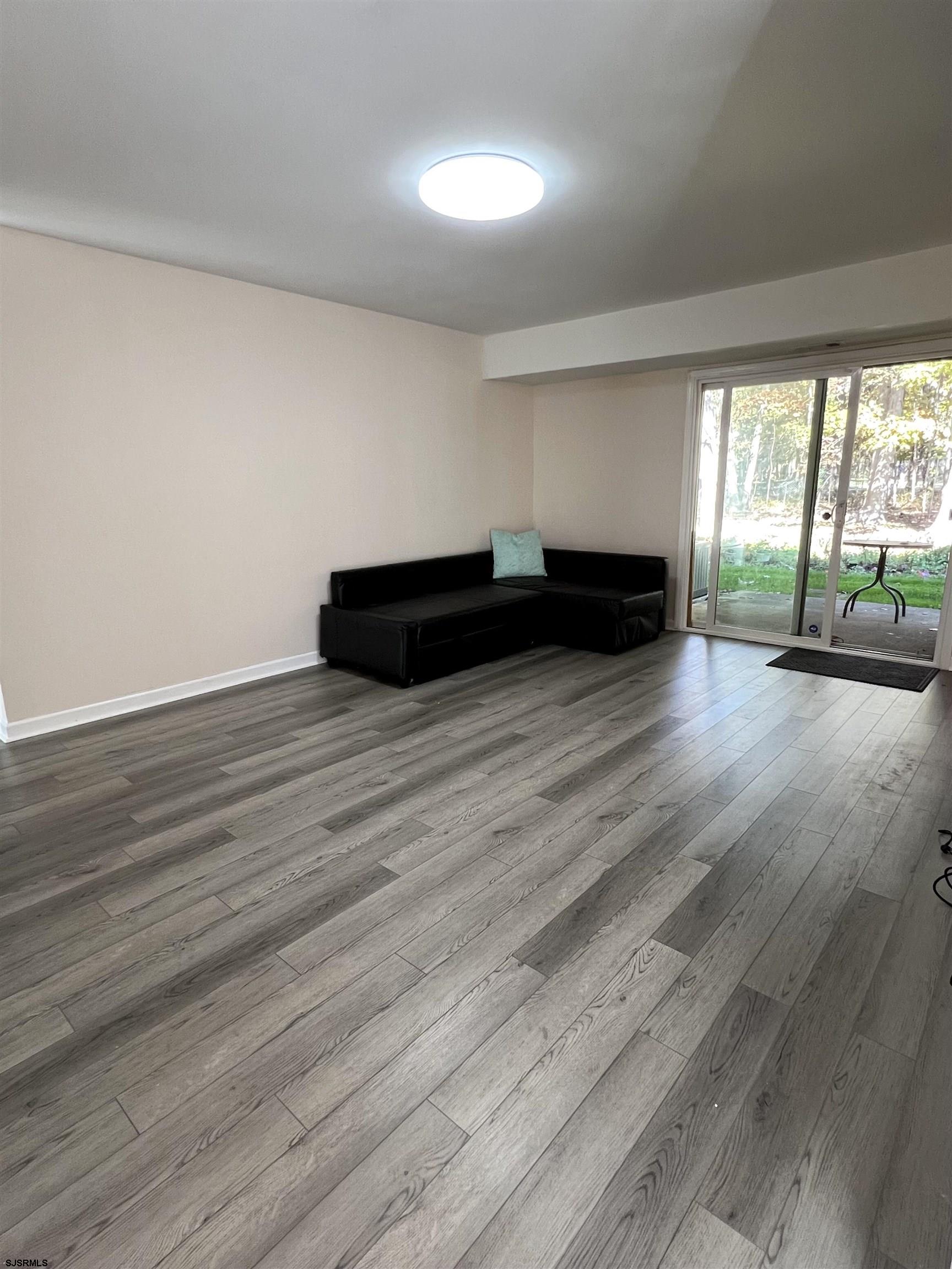 1 Country Magnolia Ln