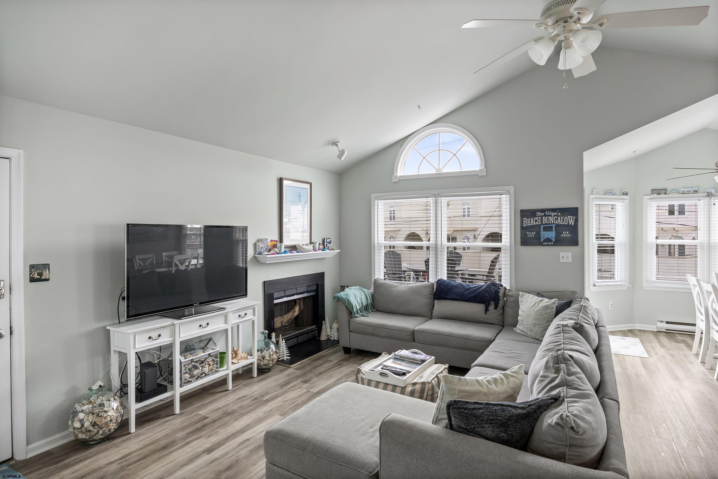 12 W 6th Street - Picture 4