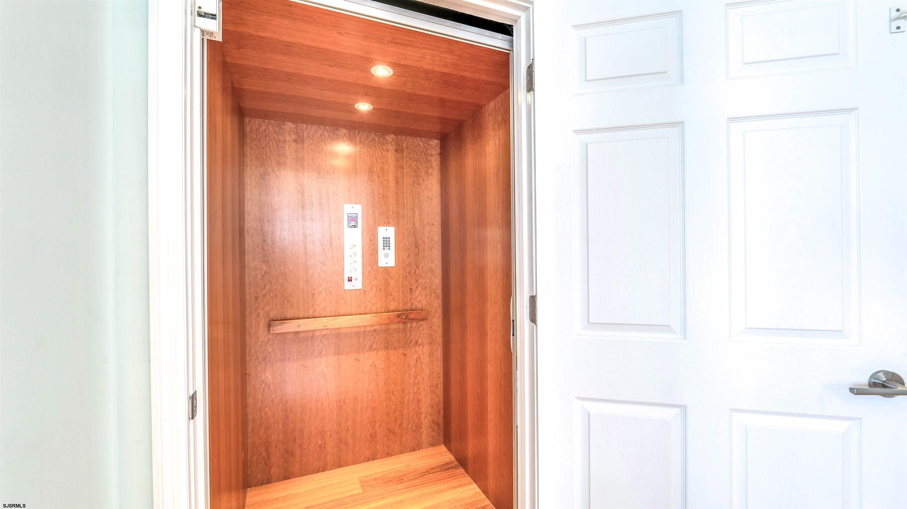 203 N Melbourne Avenue