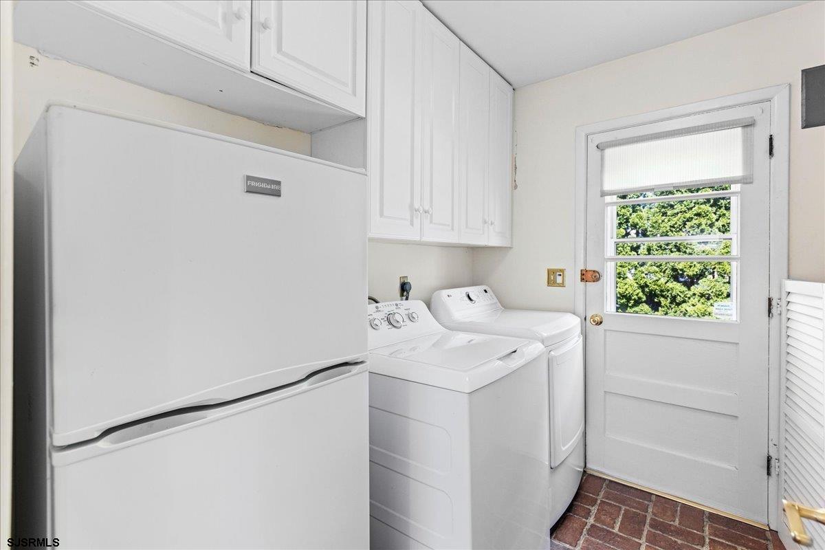 411 N Douglas Avenue