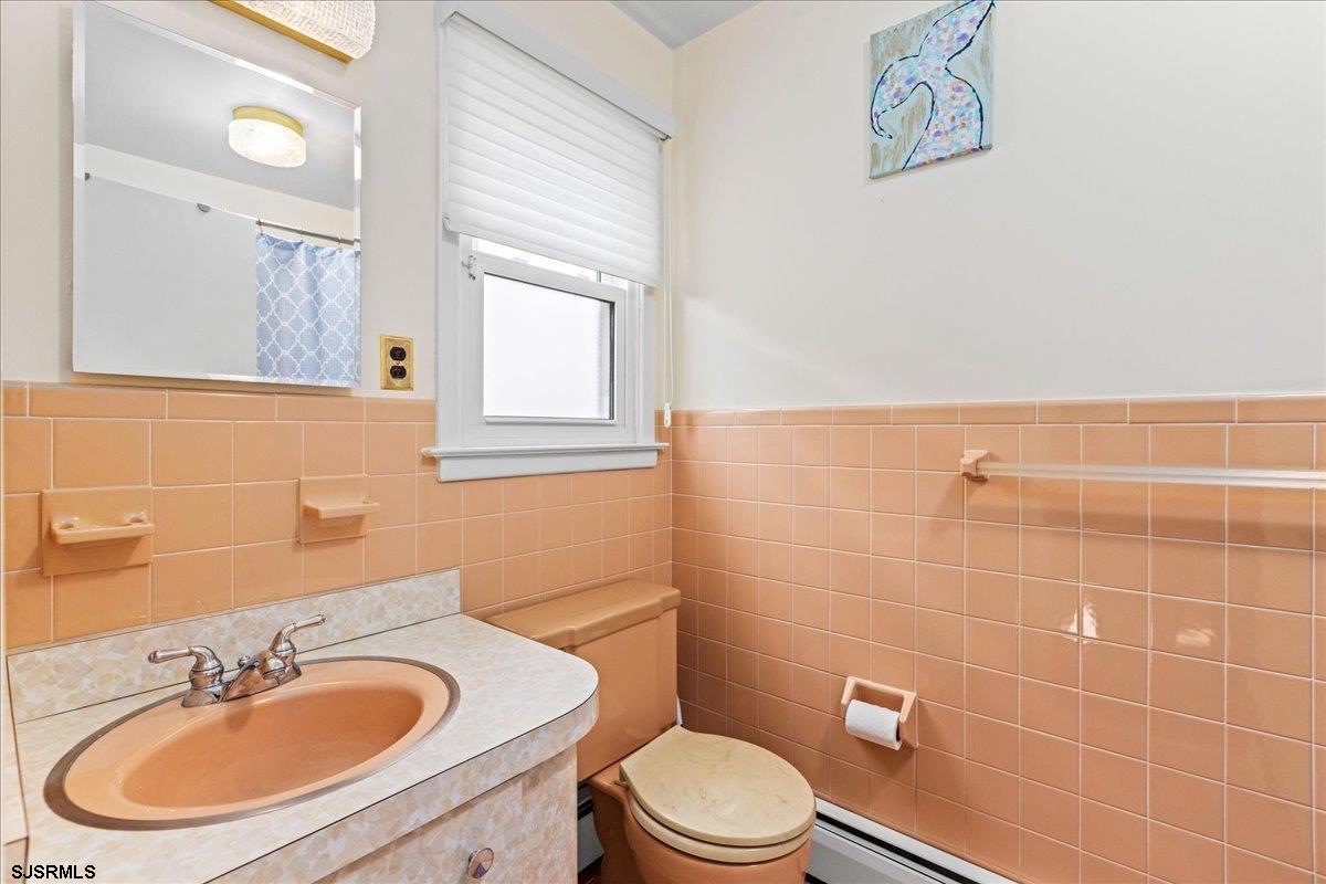 411 N Douglas Avenue