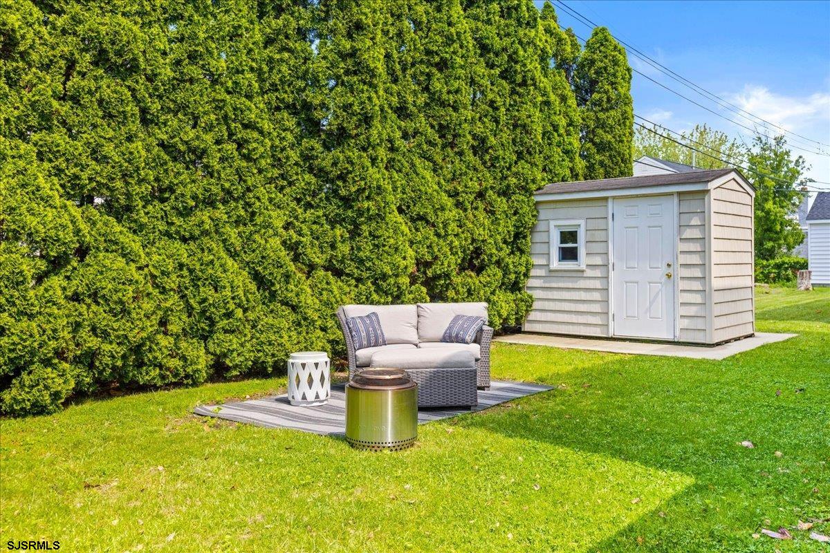 411 N Douglas Avenue