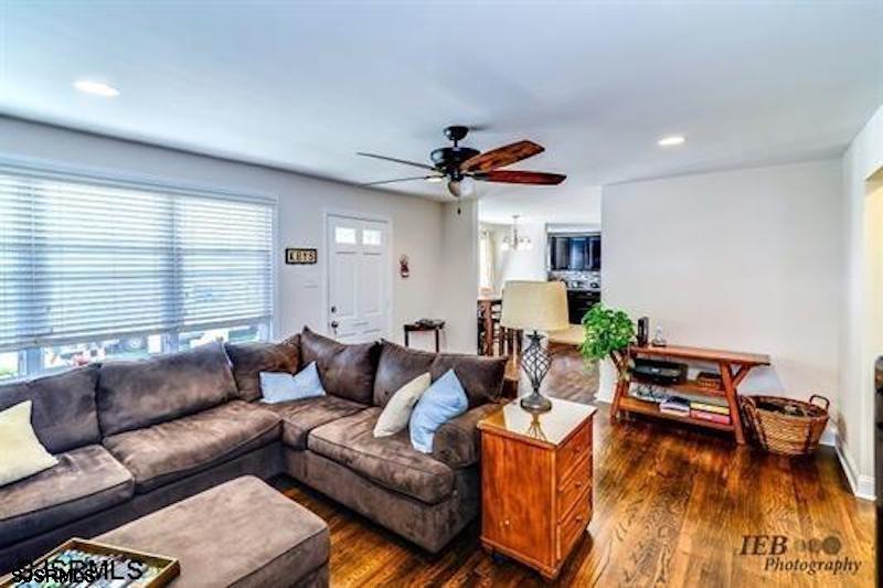 718-20 Bay Avenue - Picture 2