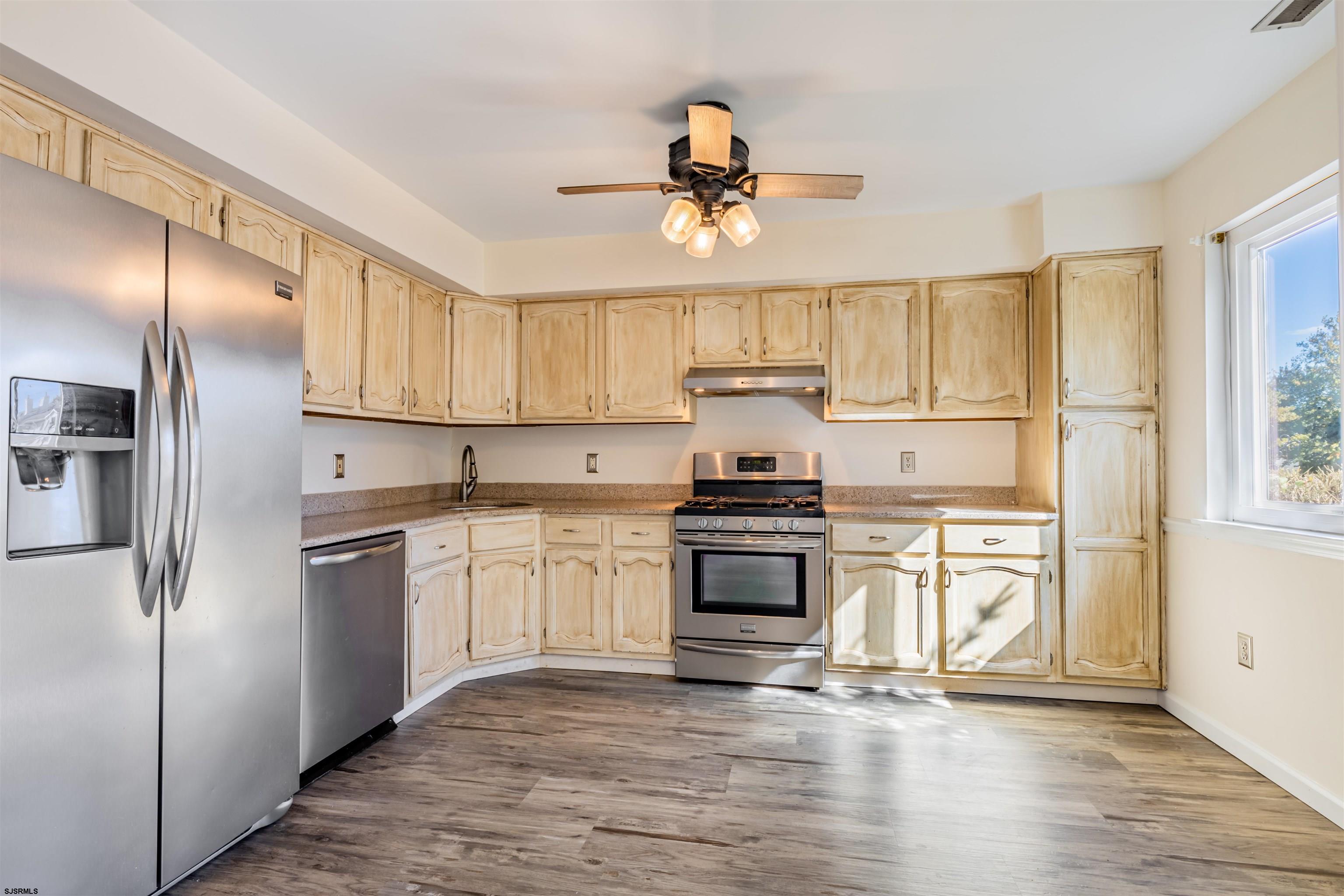 194 Yorktown Blvd - Picture 2