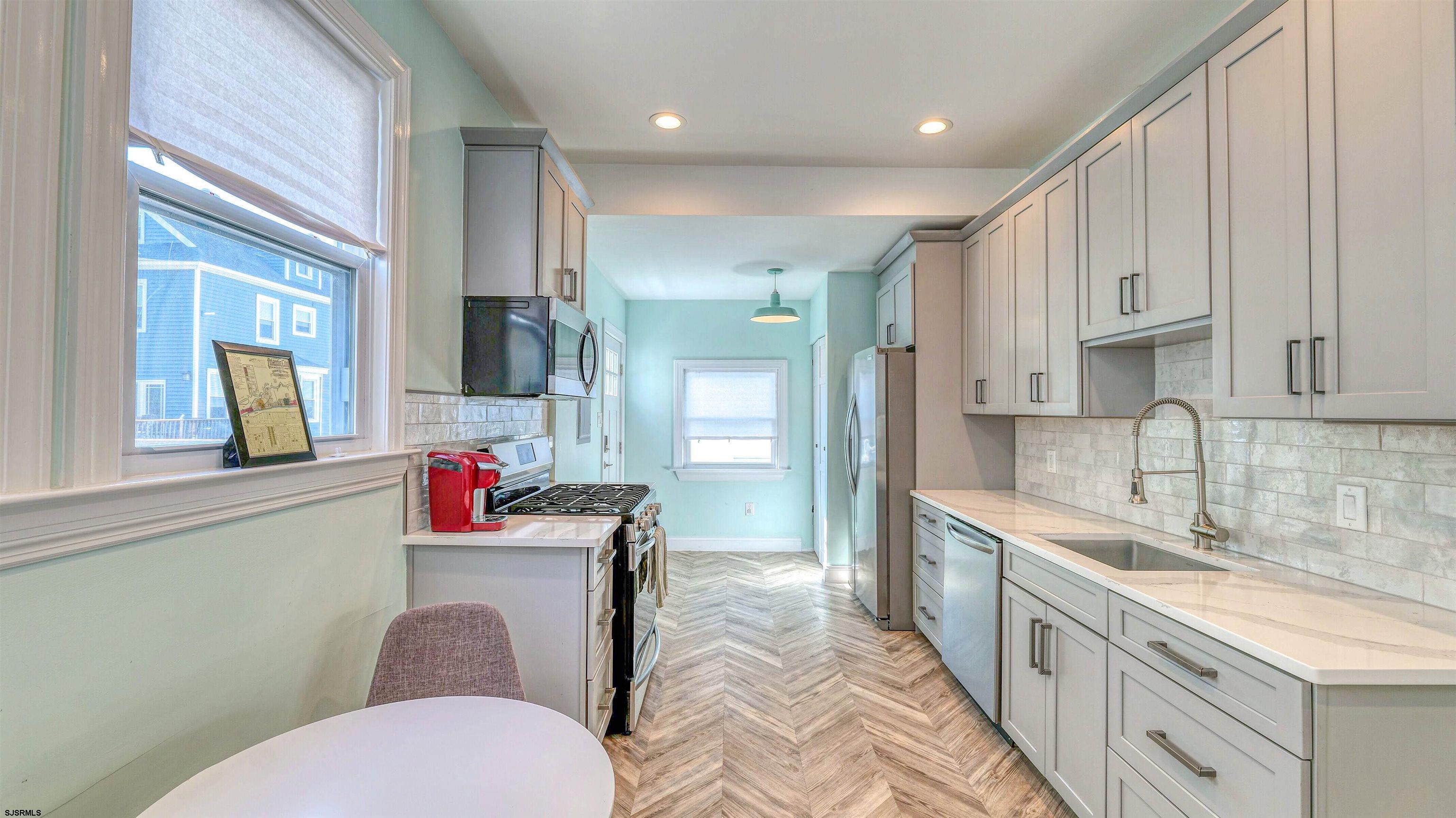 10 S Nashville Avenue