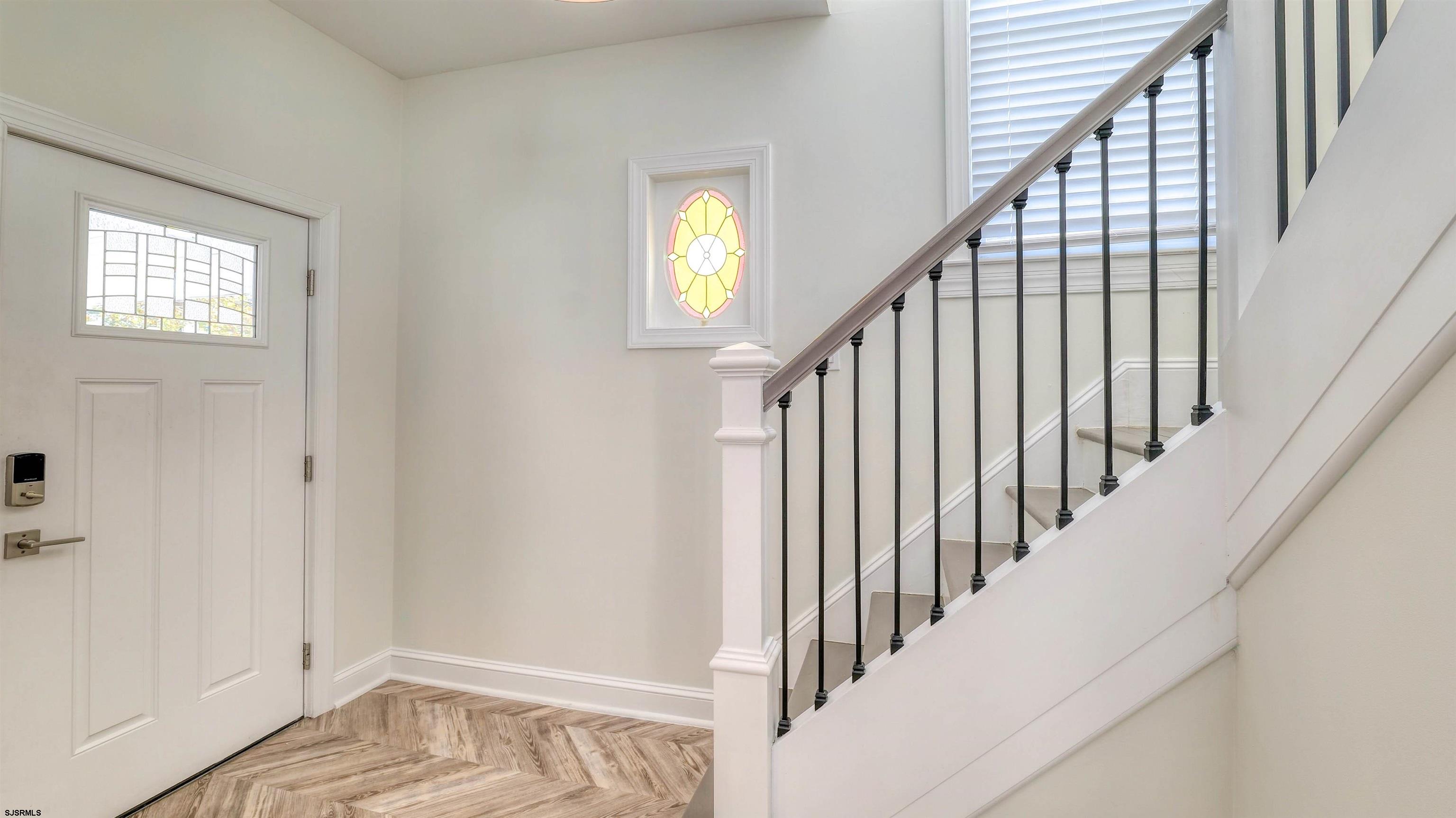 10 S Nashville Avenue - Picture 2