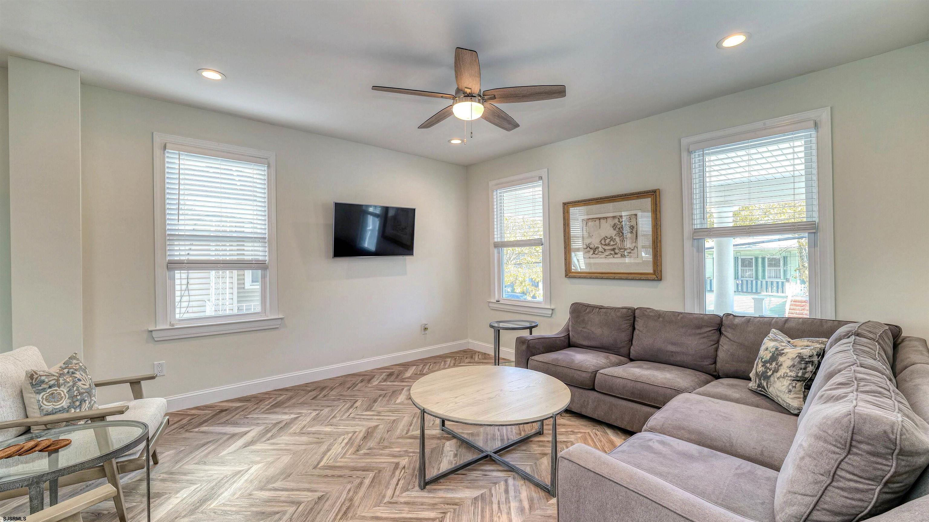 10 S Nashville Avenue - Picture 3