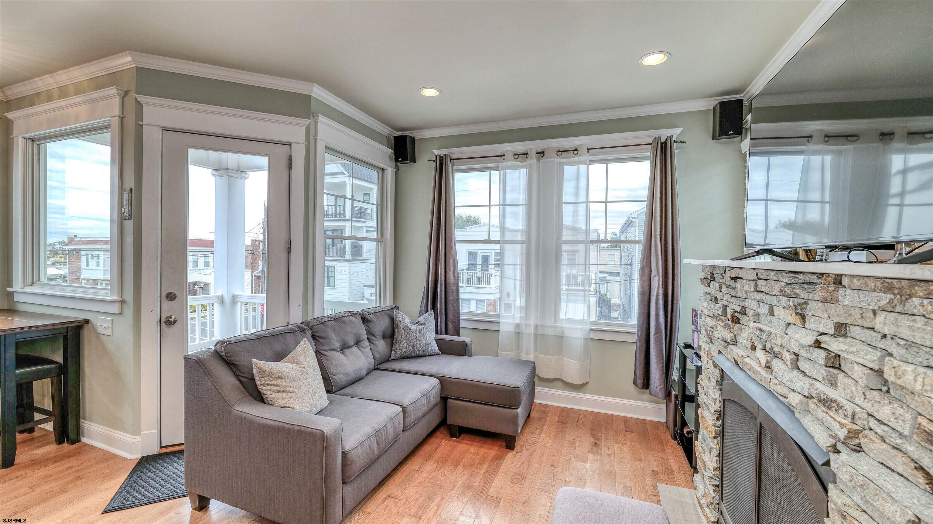 124 N Newport Avenue