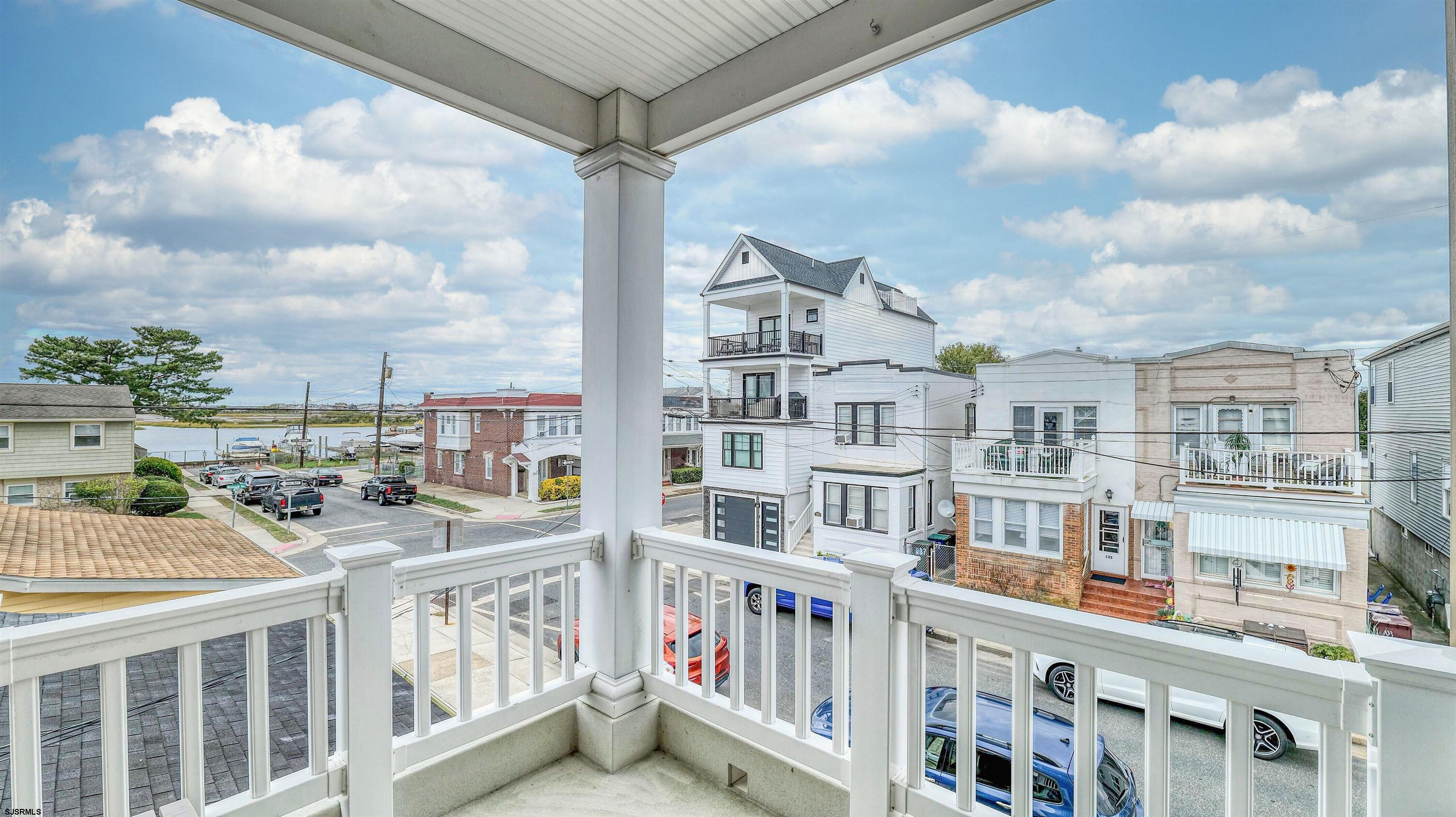 124 N Newport Avenue