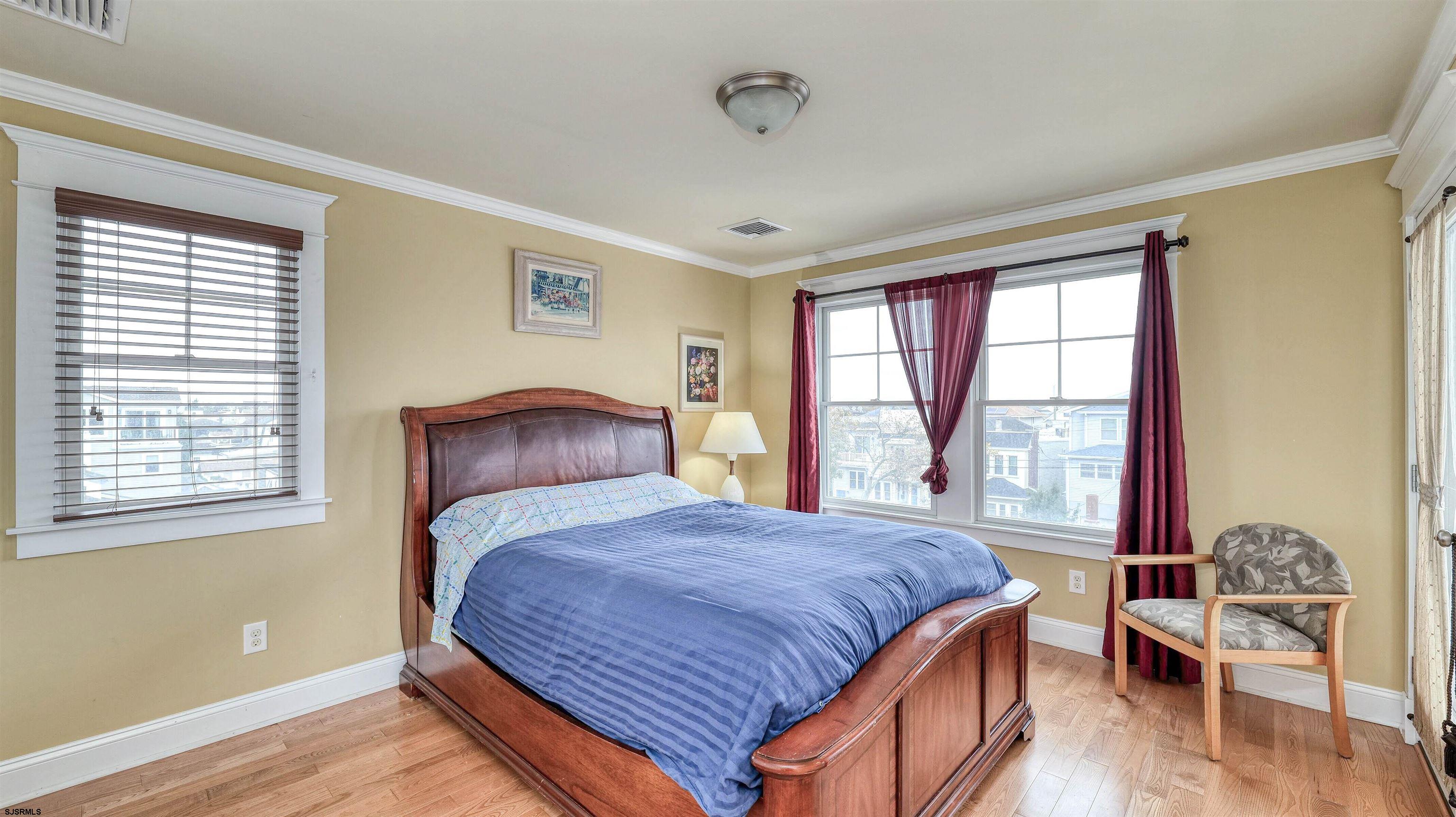 124 N Newport Avenue