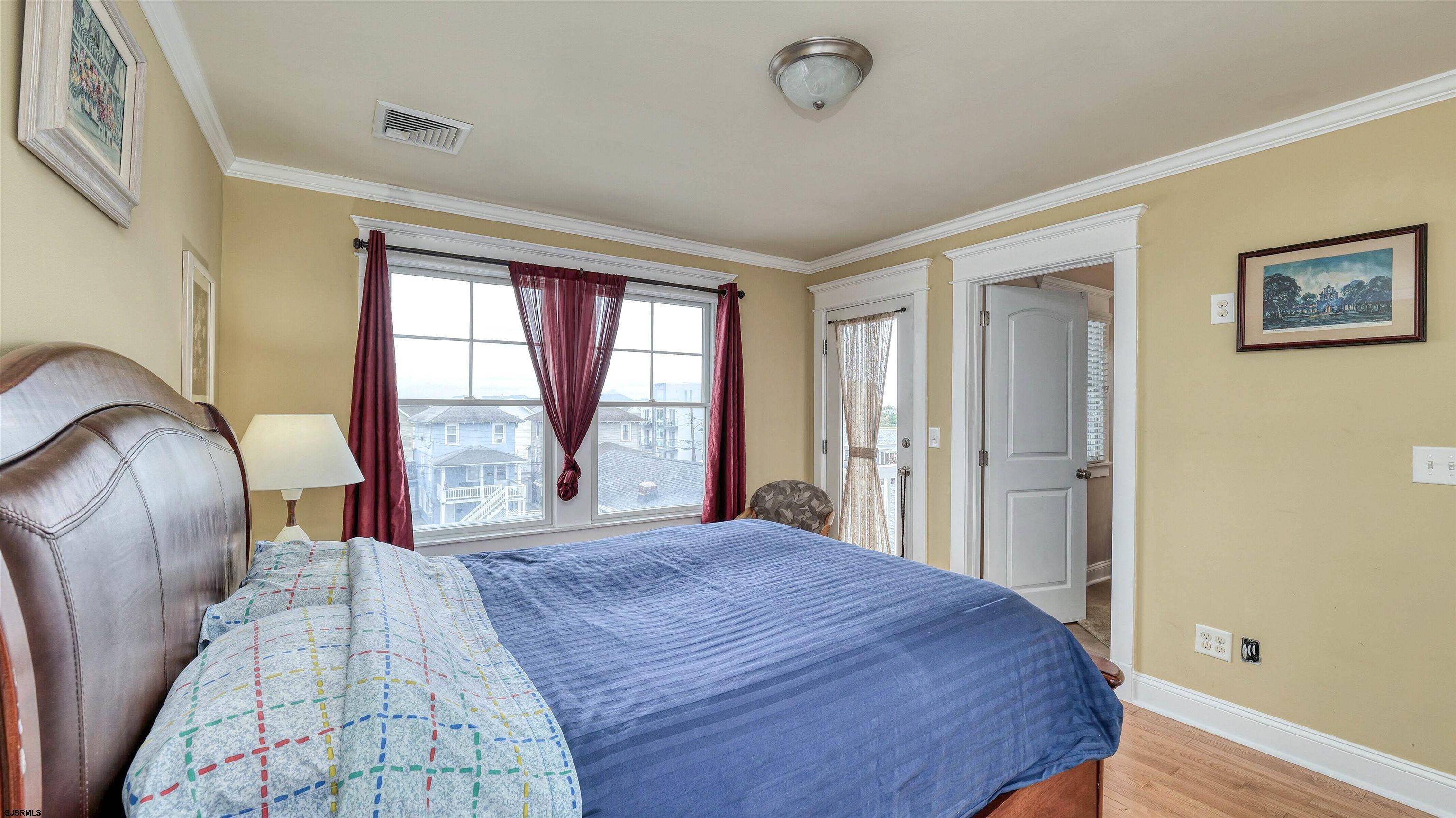 124 N Newport Avenue