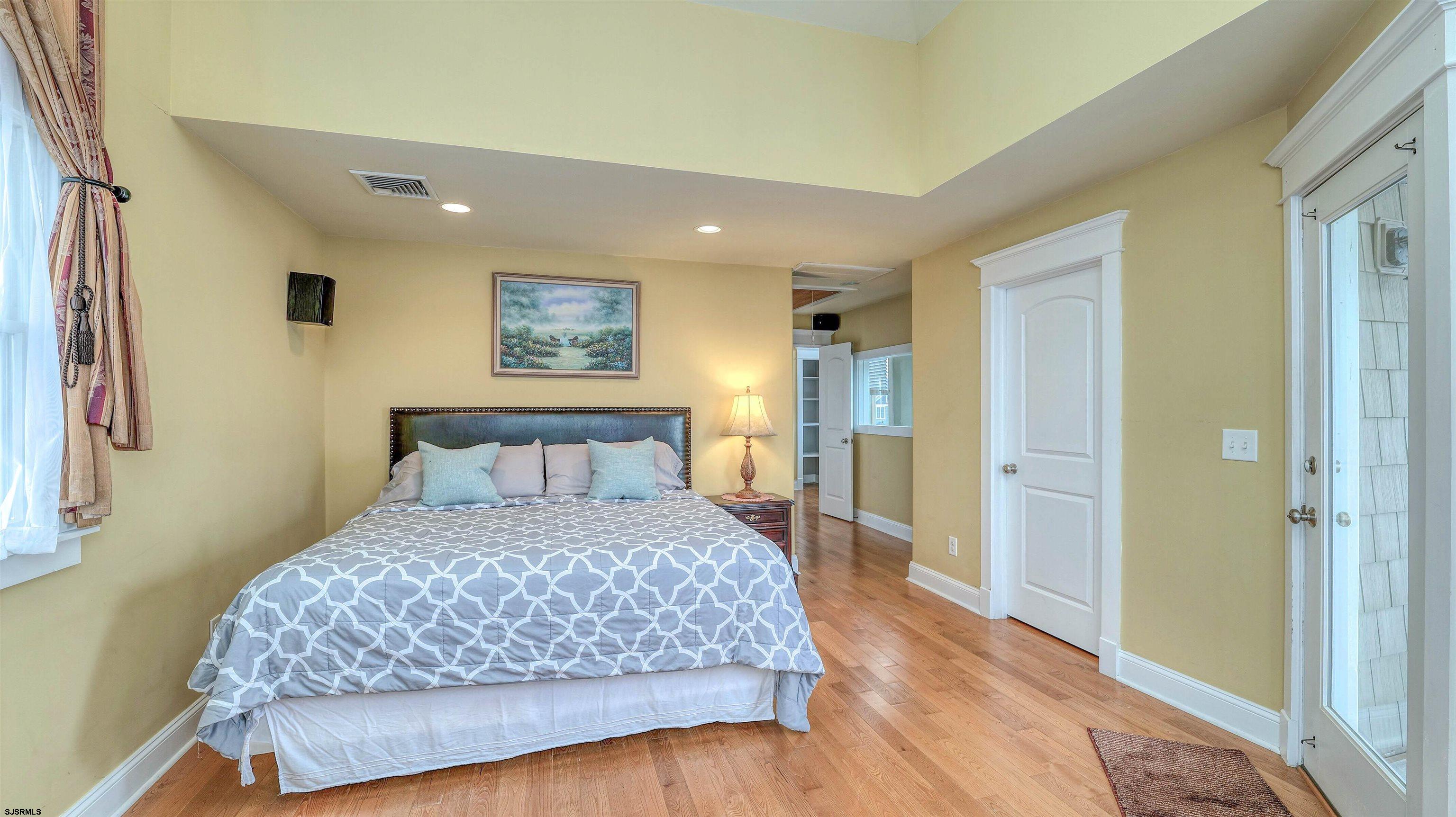 124 N Newport Avenue