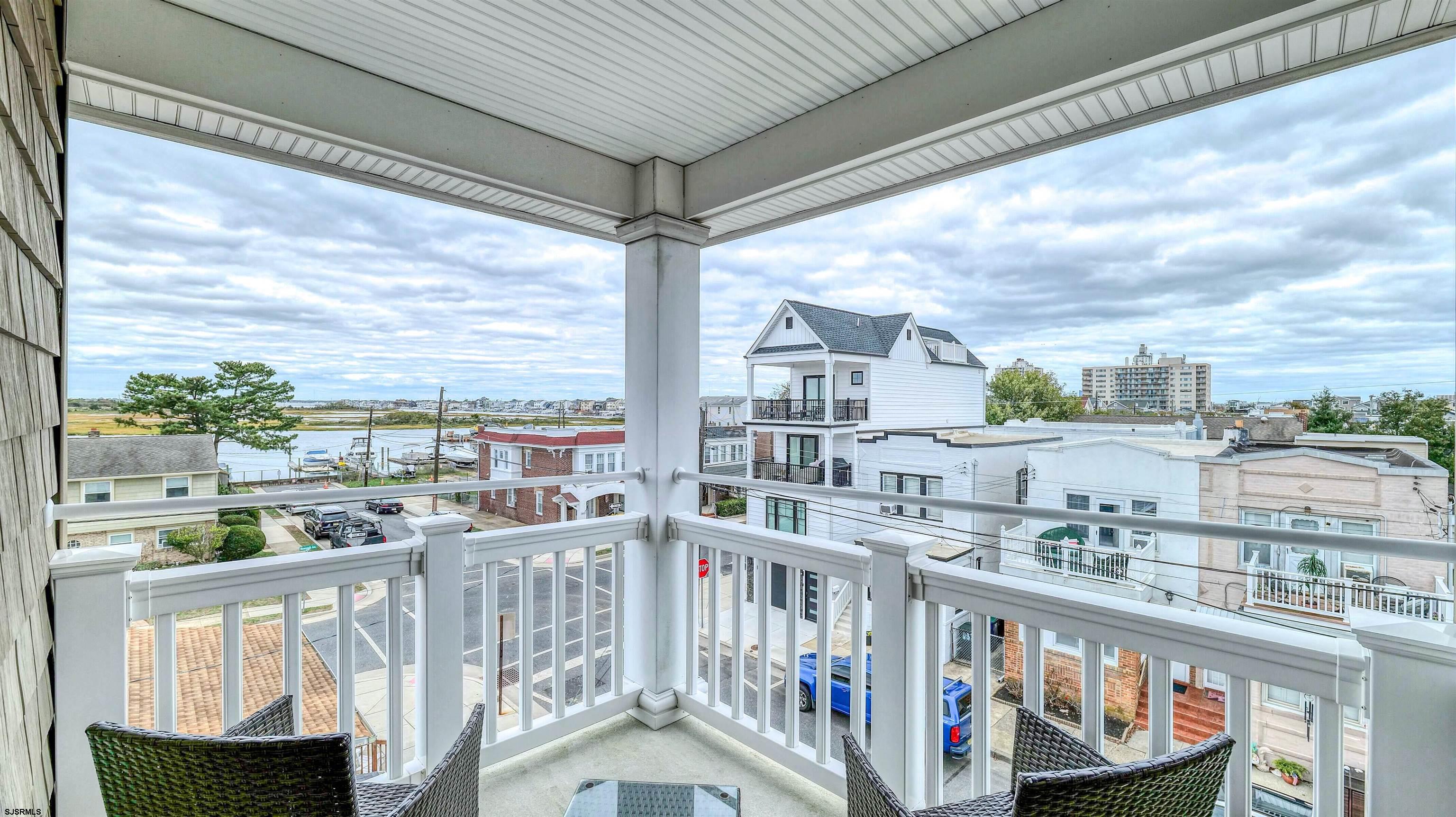 124 N Newport Avenue