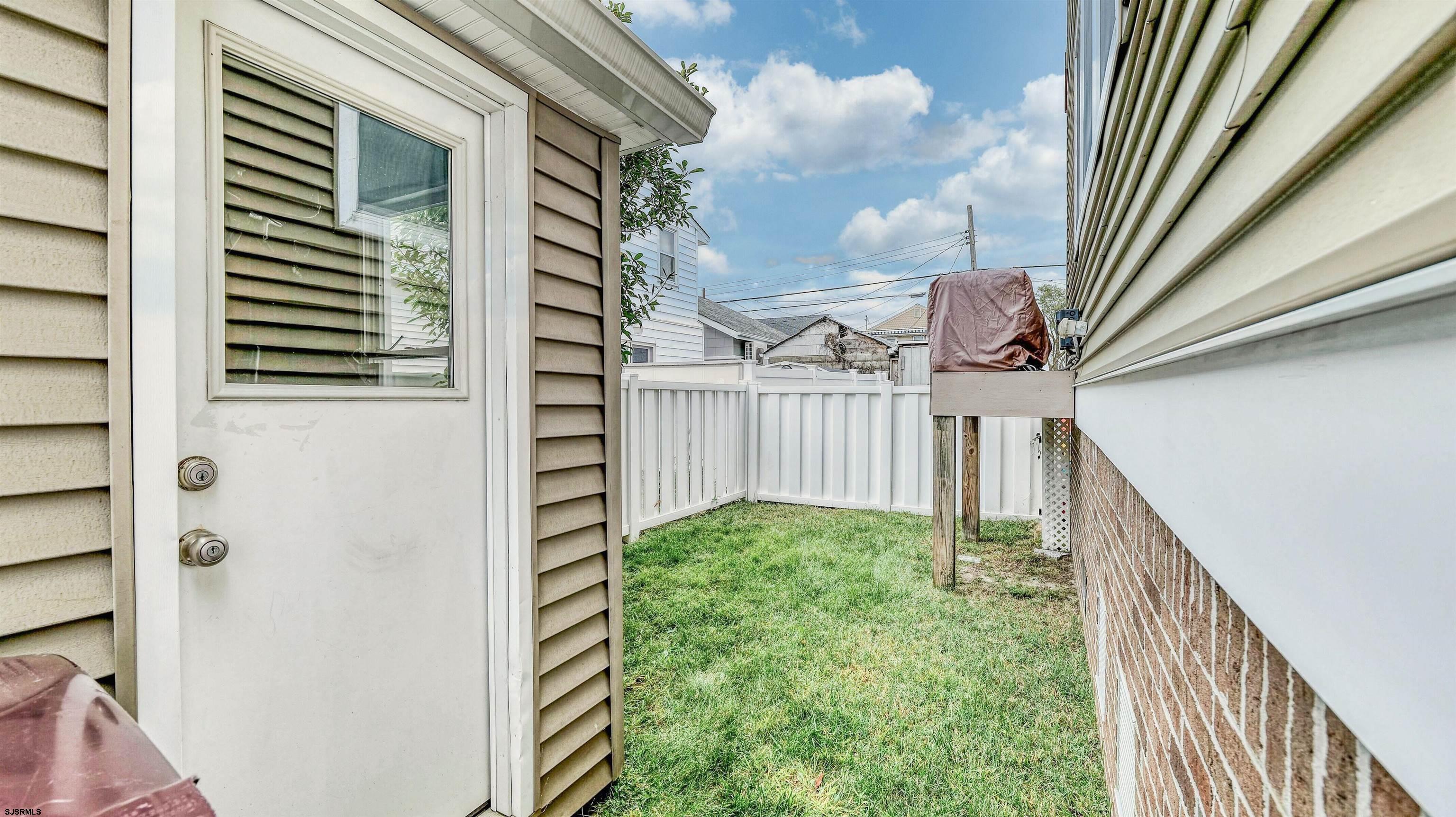 124 N Newport Avenue