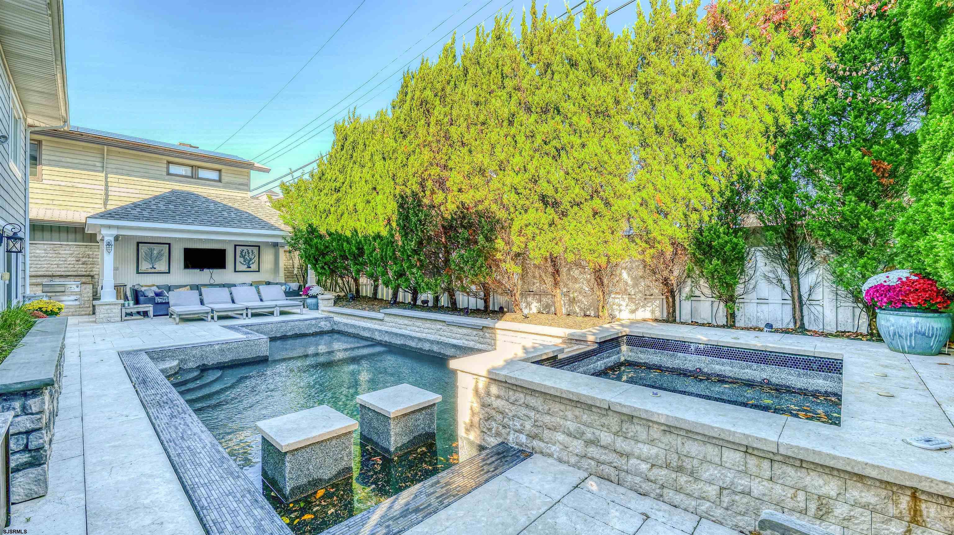 403 N Lancaster Avenue