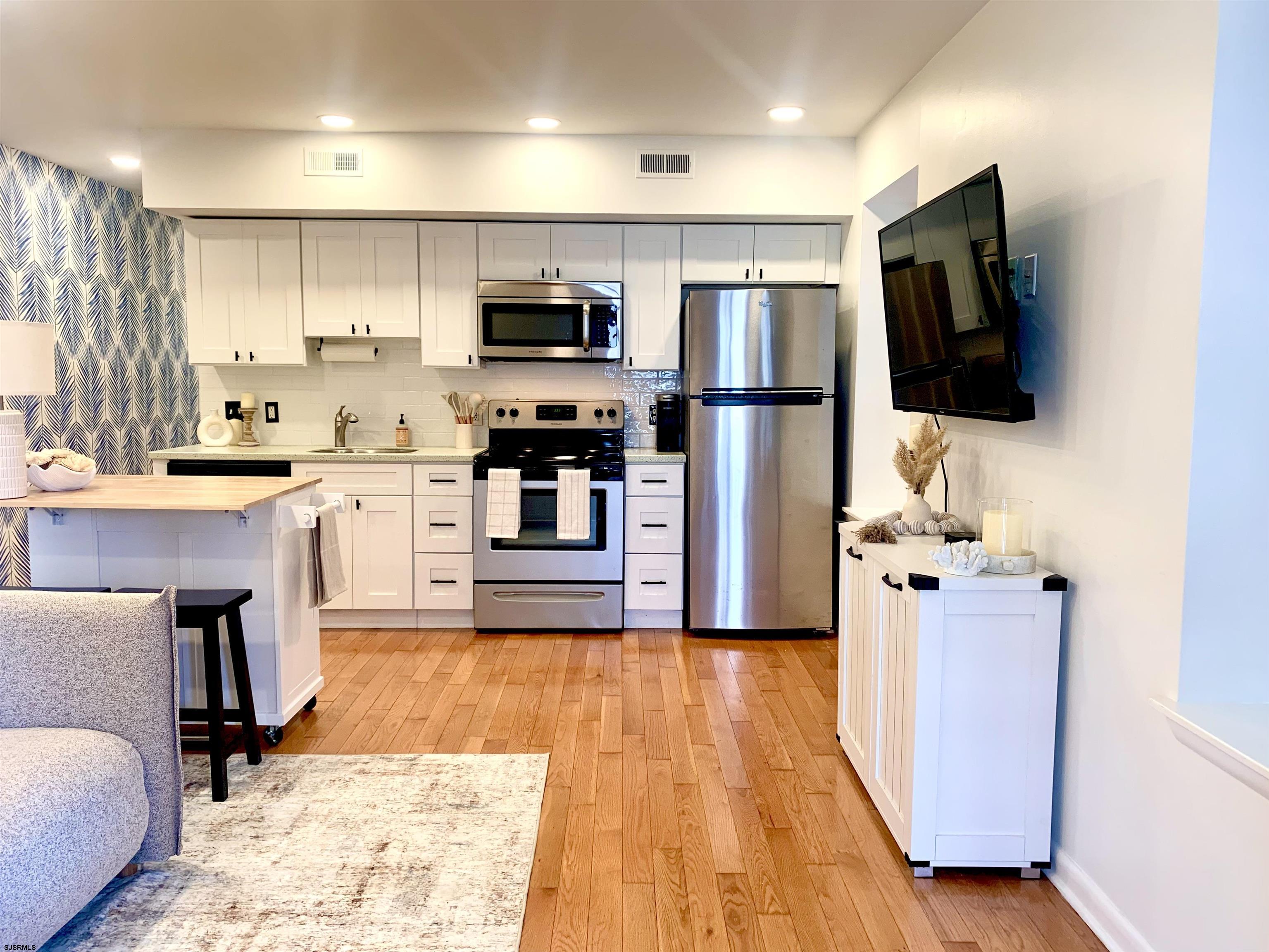 9706 Ventnor Avenue - Picture 1