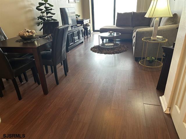 236 N Derby Avenue - Picture 2