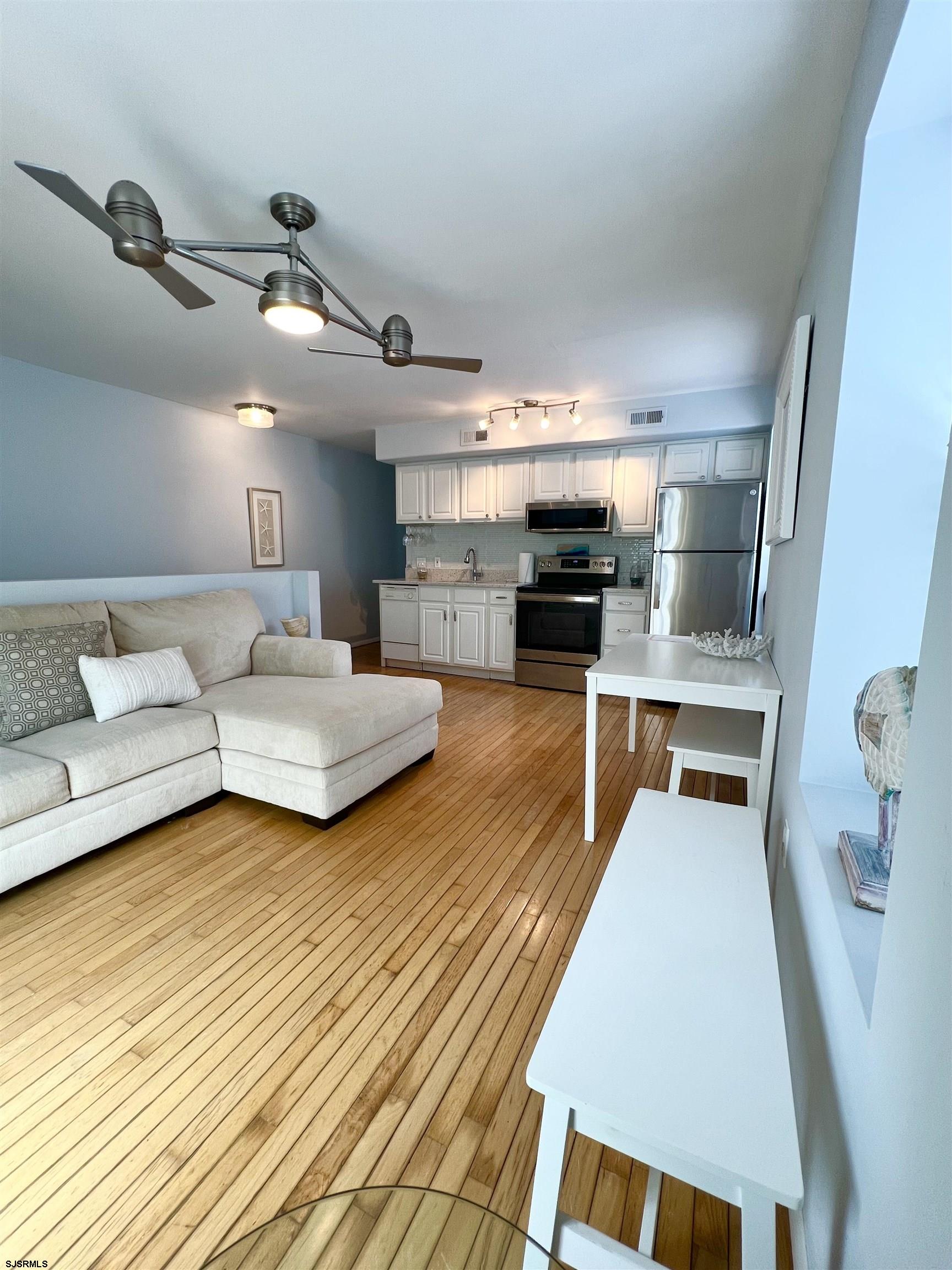 9704 Ventnor Avenue - Picture 4