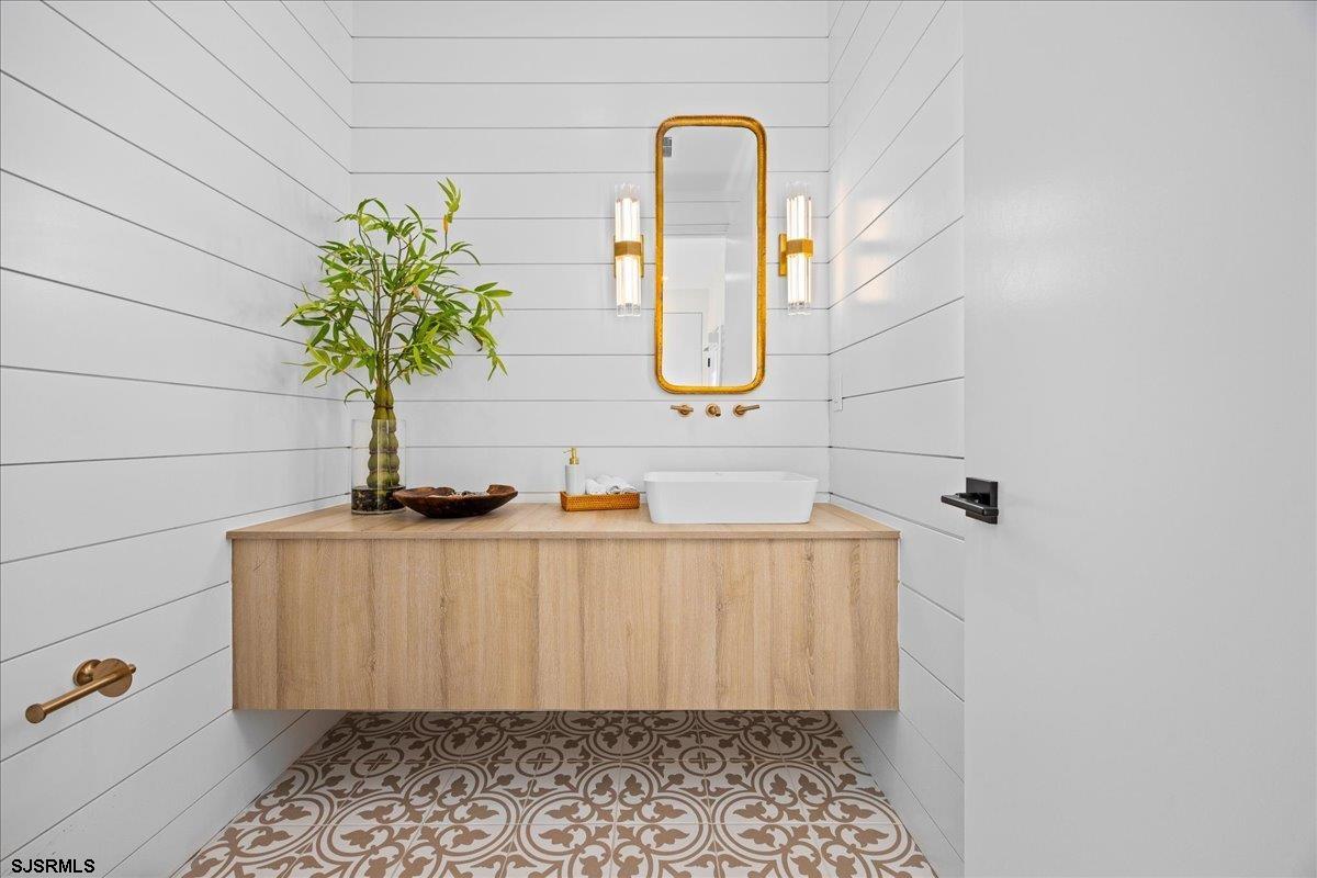 17 N Mansfield Avenue