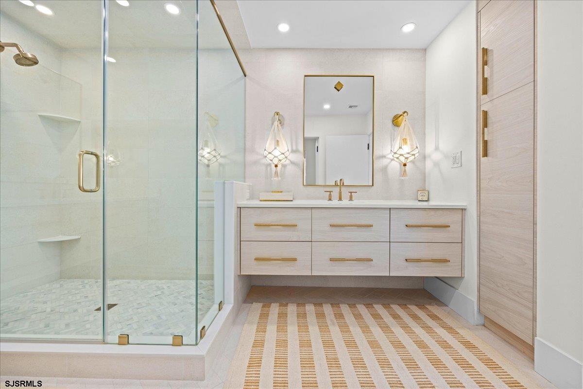 17 N Mansfield Avenue