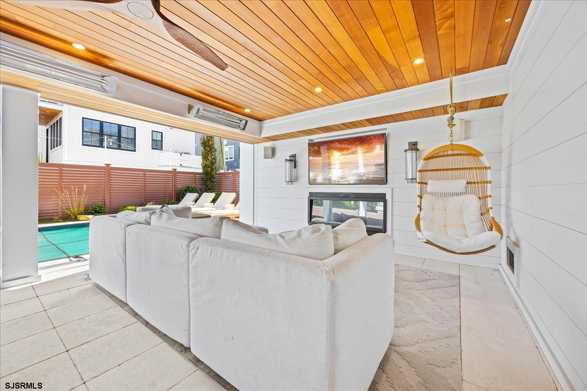 17 N Mansfield Avenue