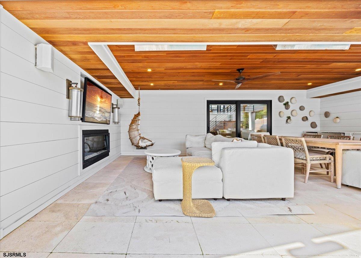 17 N Mansfield Avenue