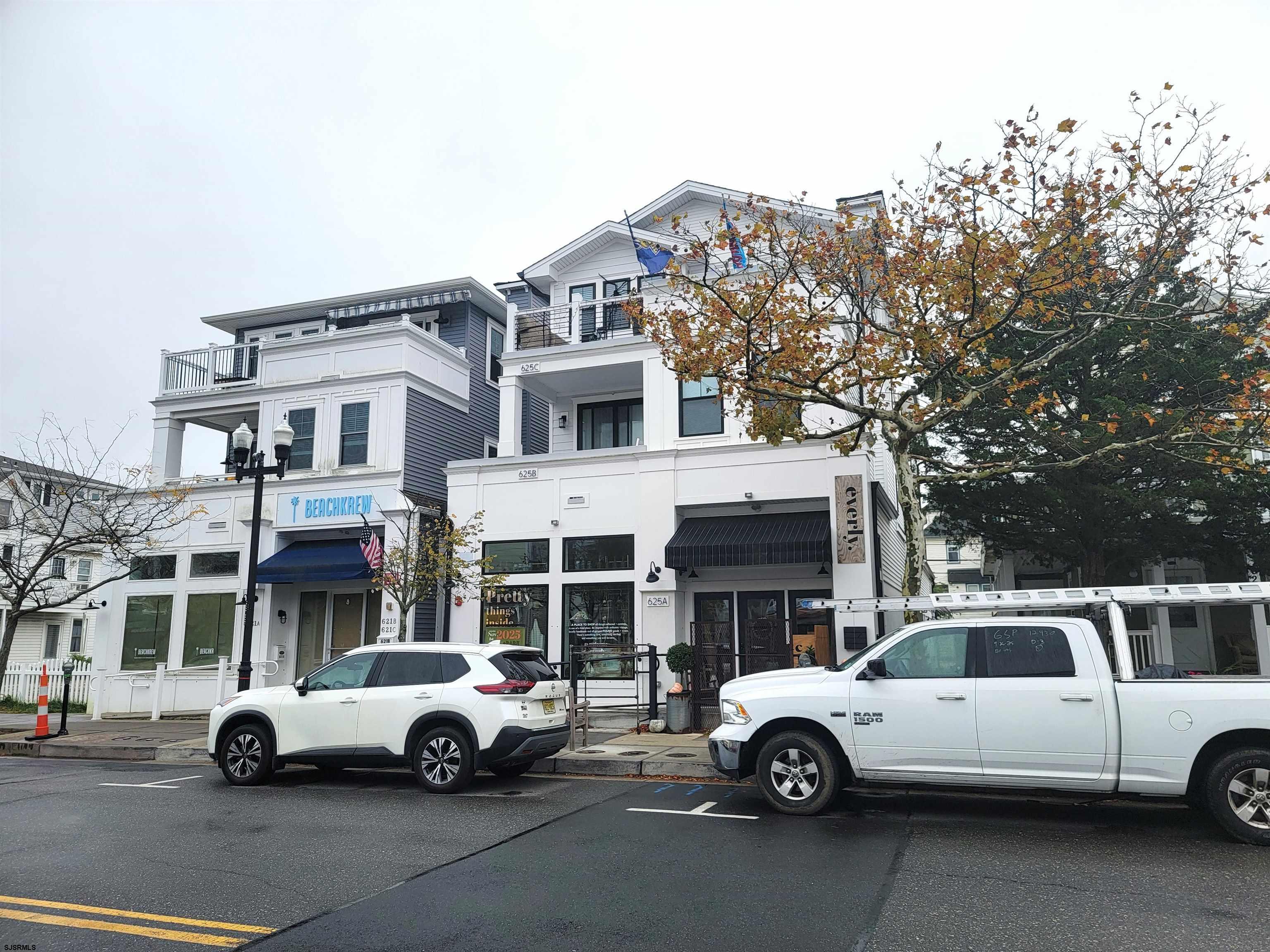 625 Asbury Avenue - Picture 1