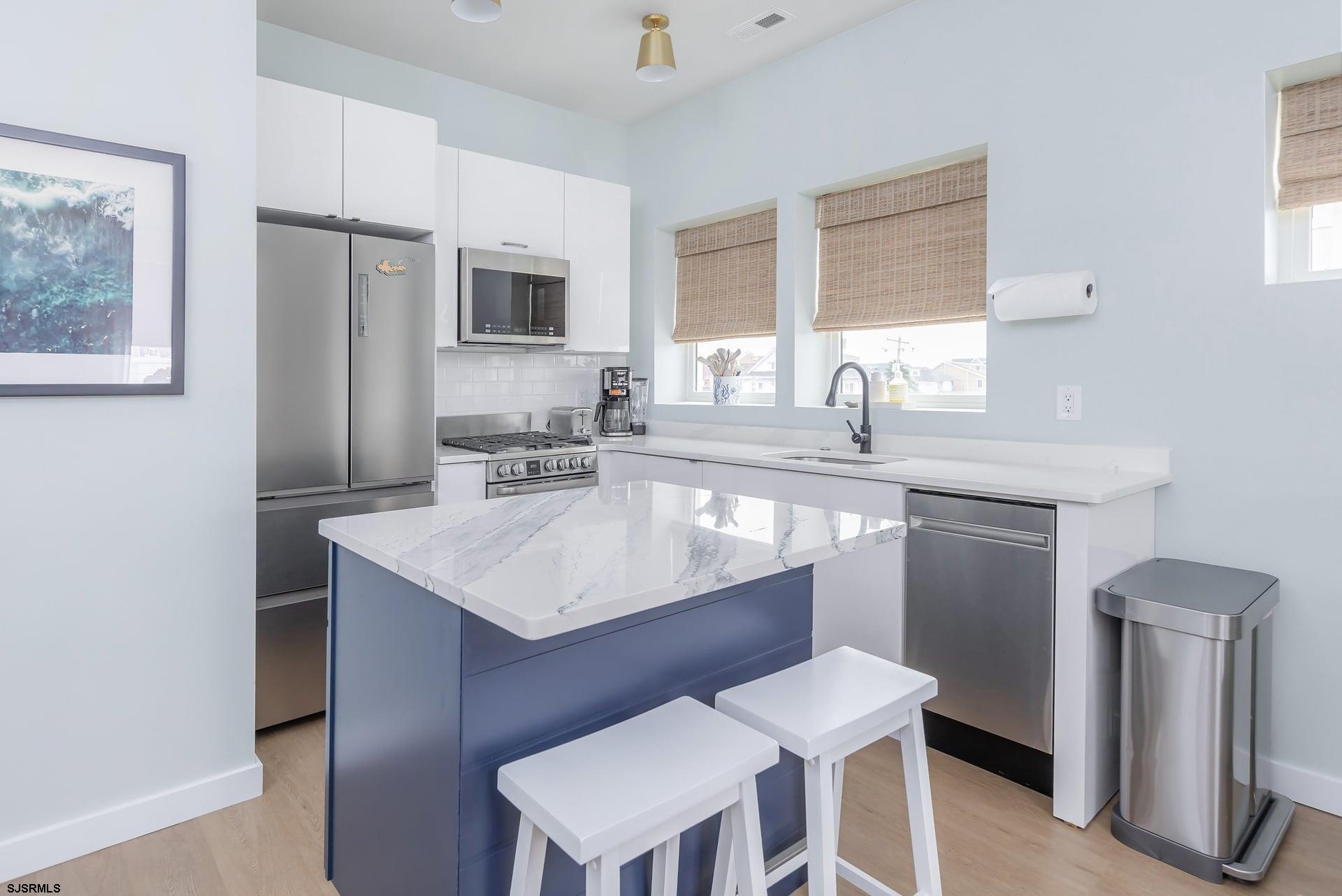 713 E 8th Street - Picture 3