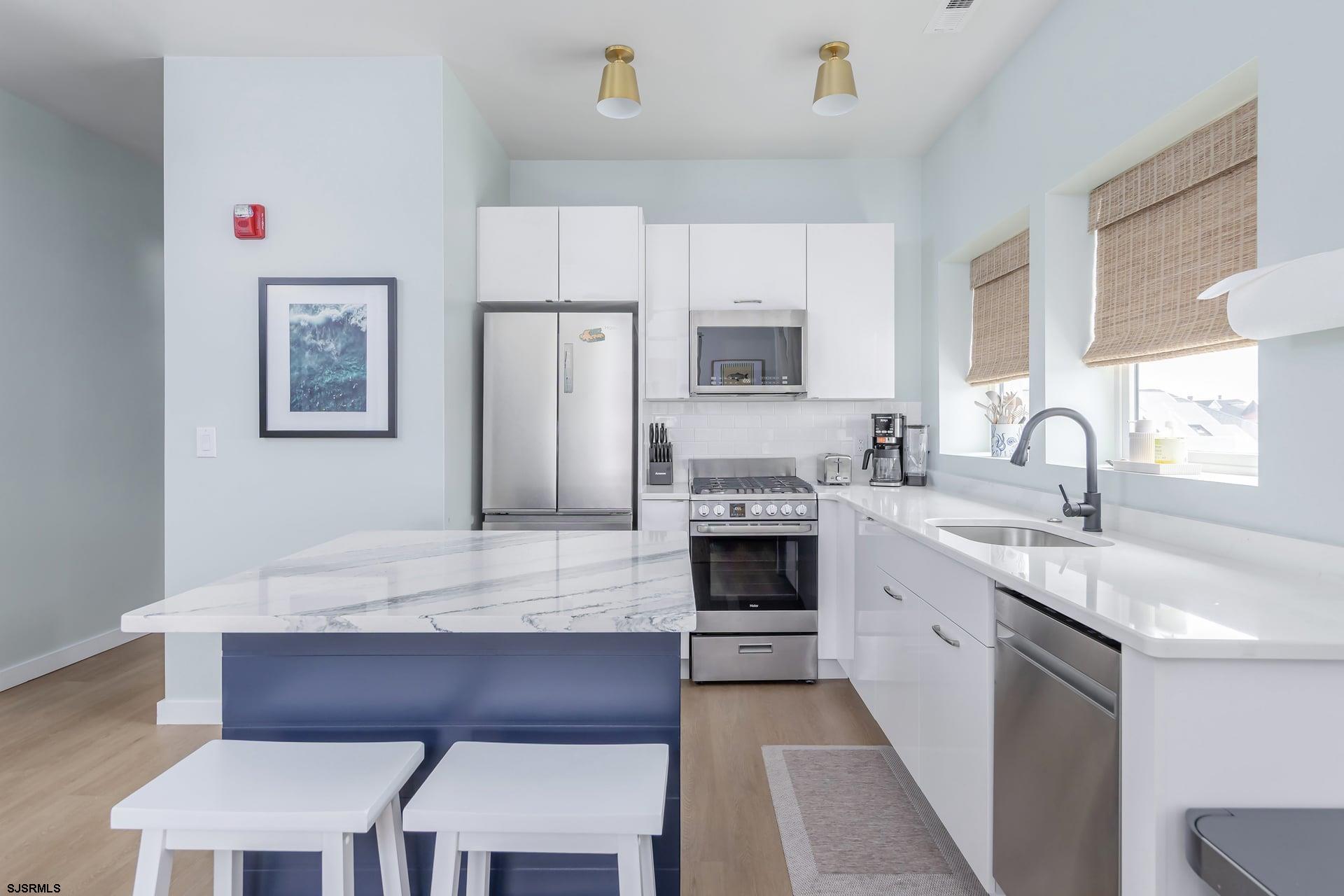 713 E 8th Street - Picture 4