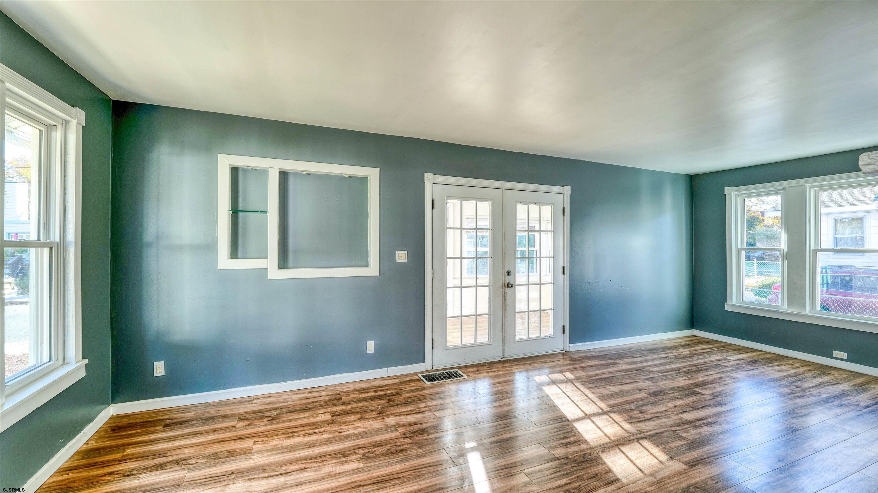 137 W Johnson Avenue