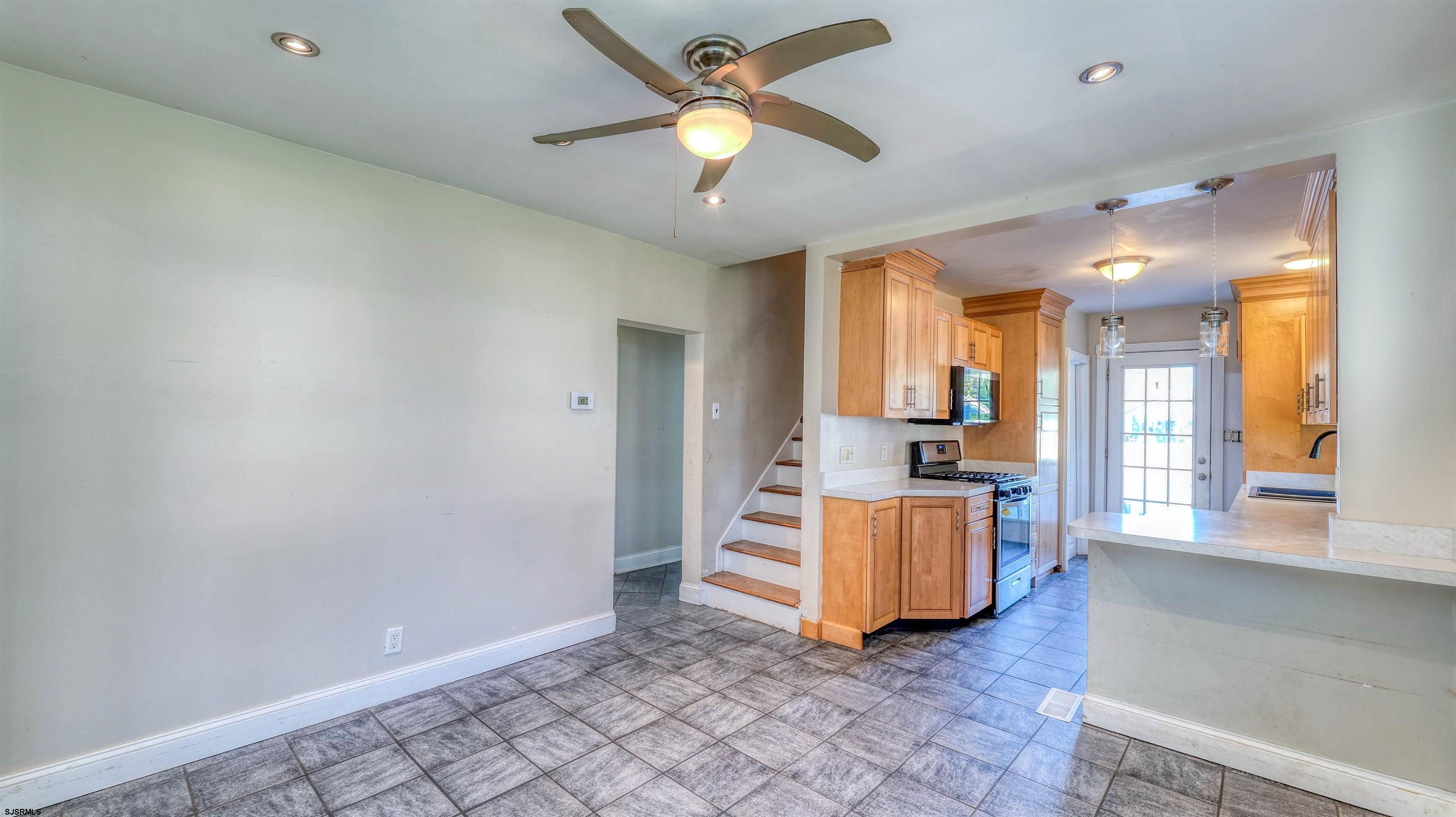 137 W Johnson Avenue