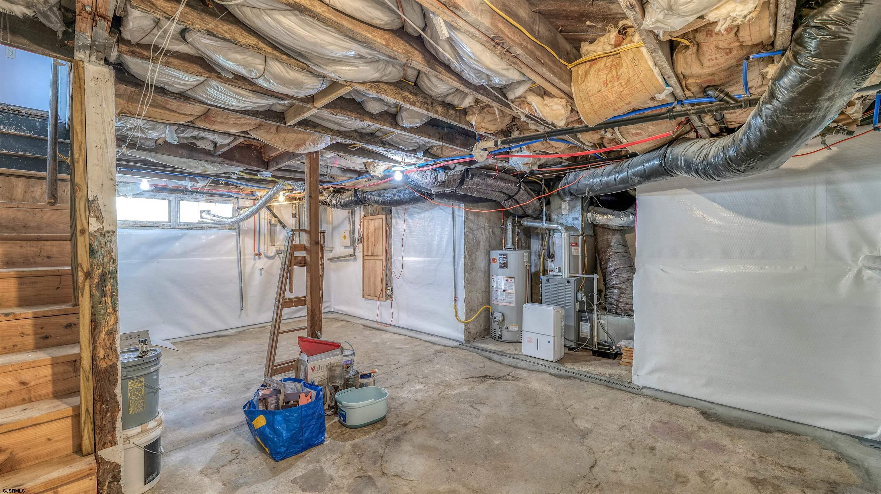 137 W Johnson Avenue