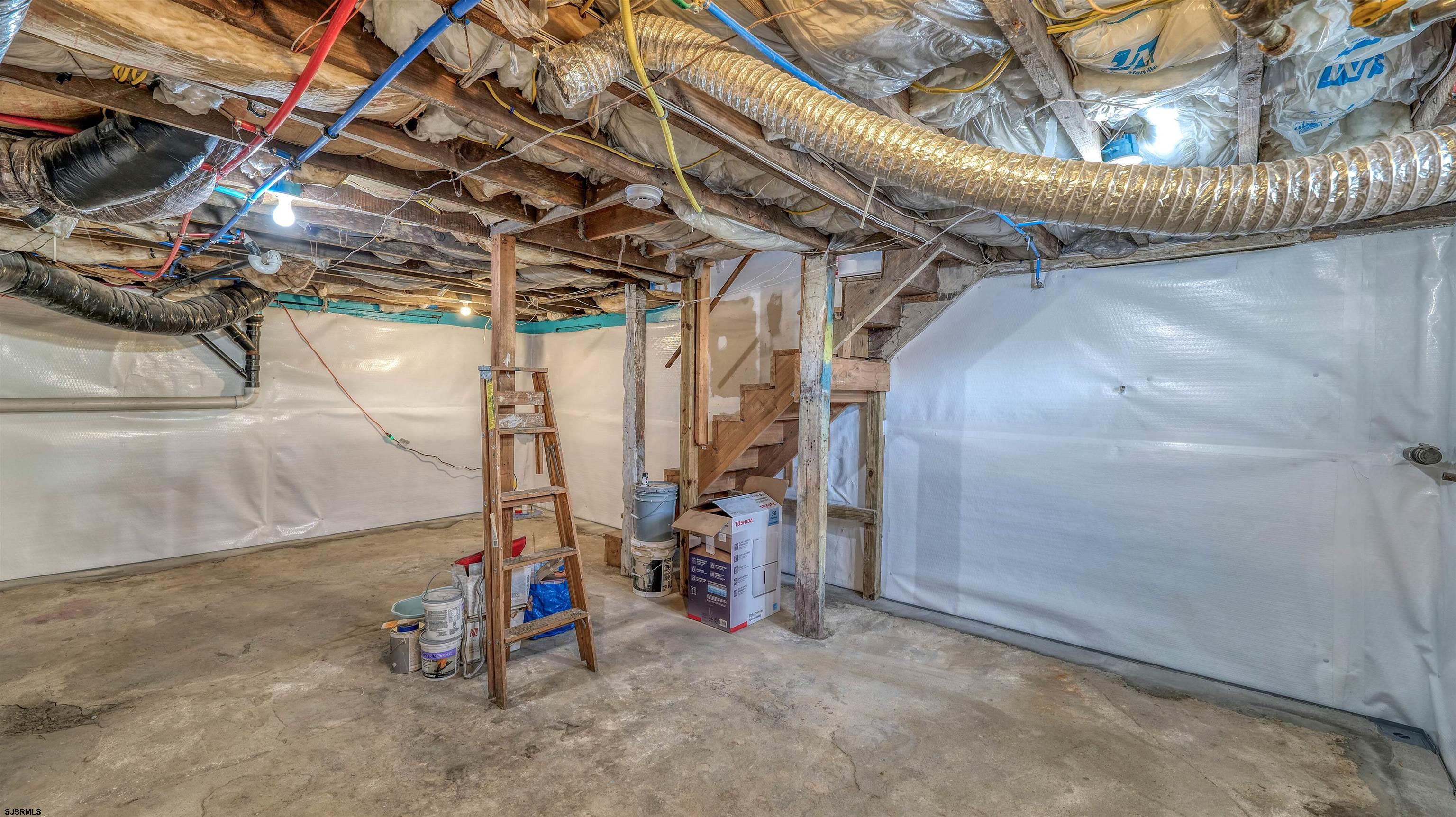 137 W Johnson Avenue