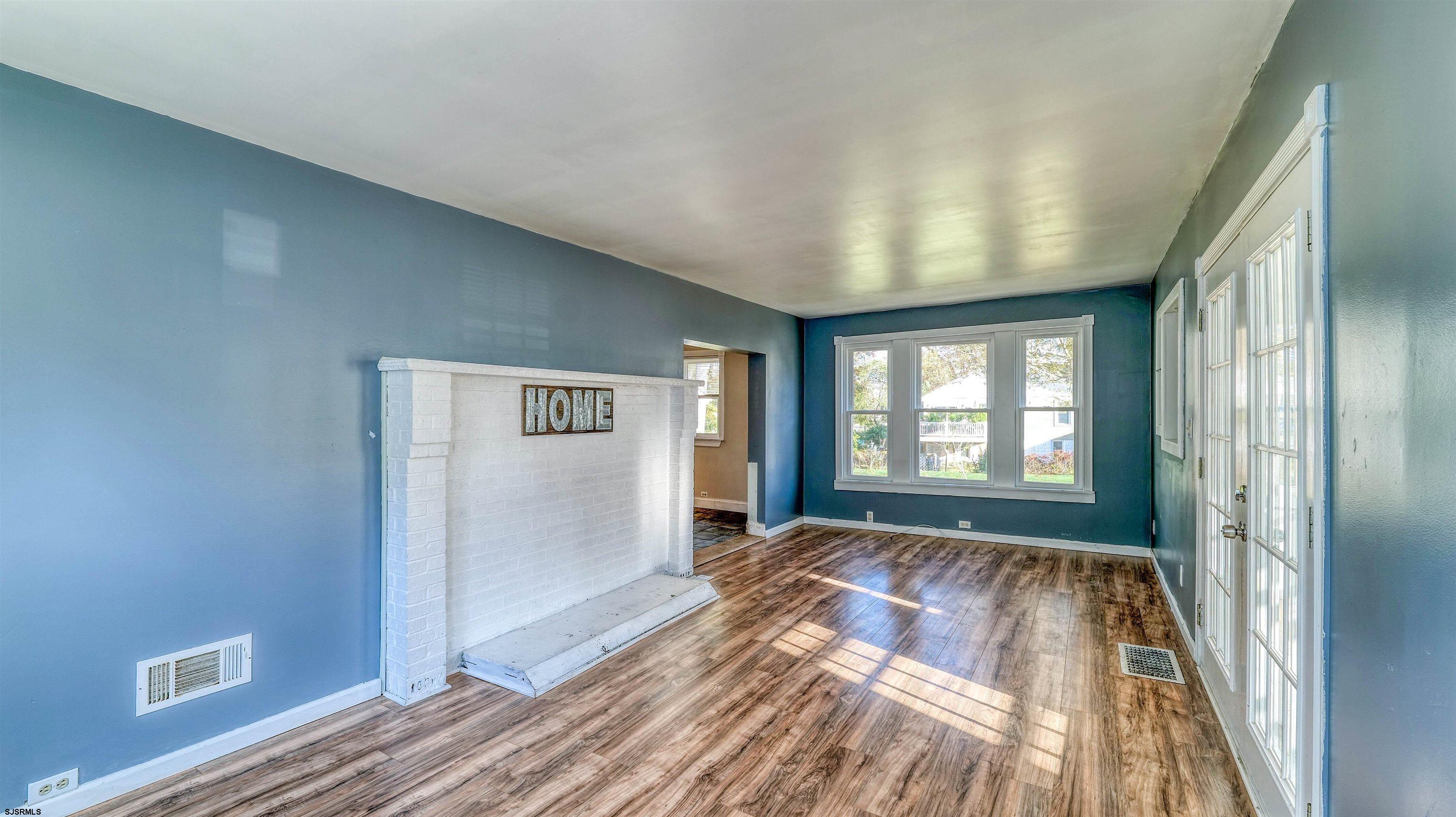 137 W Johnson Avenue