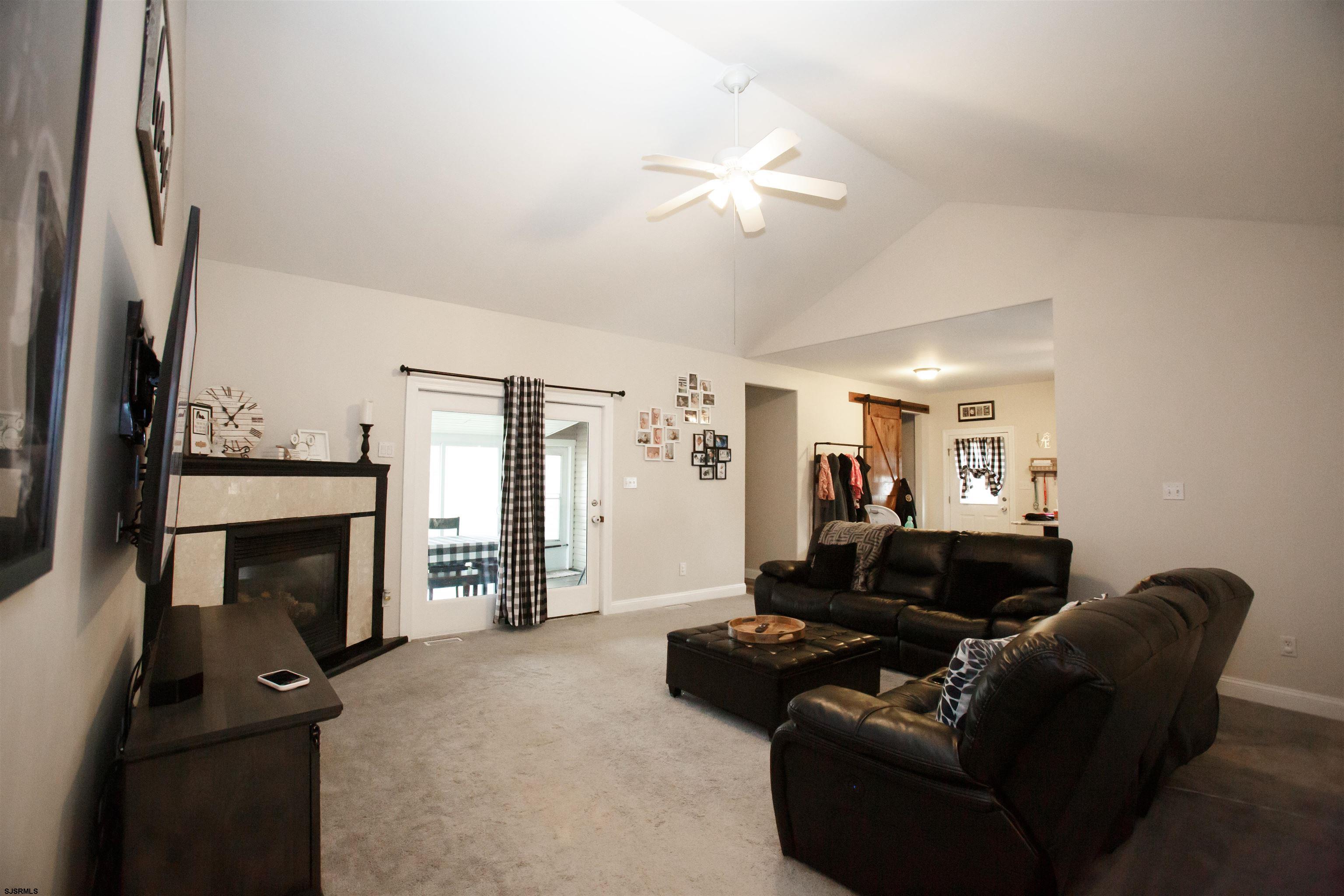 4 Lenwood Ct - Picture 3