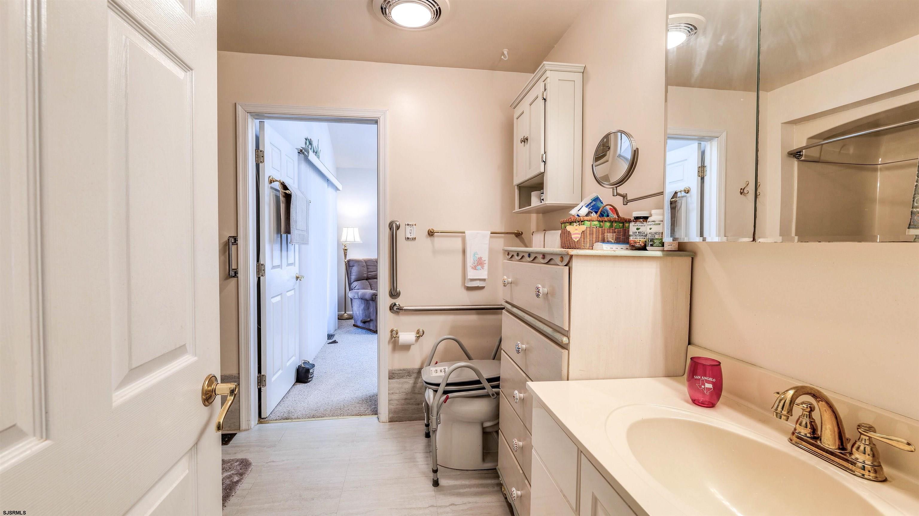 118 E Wilmont Avenue