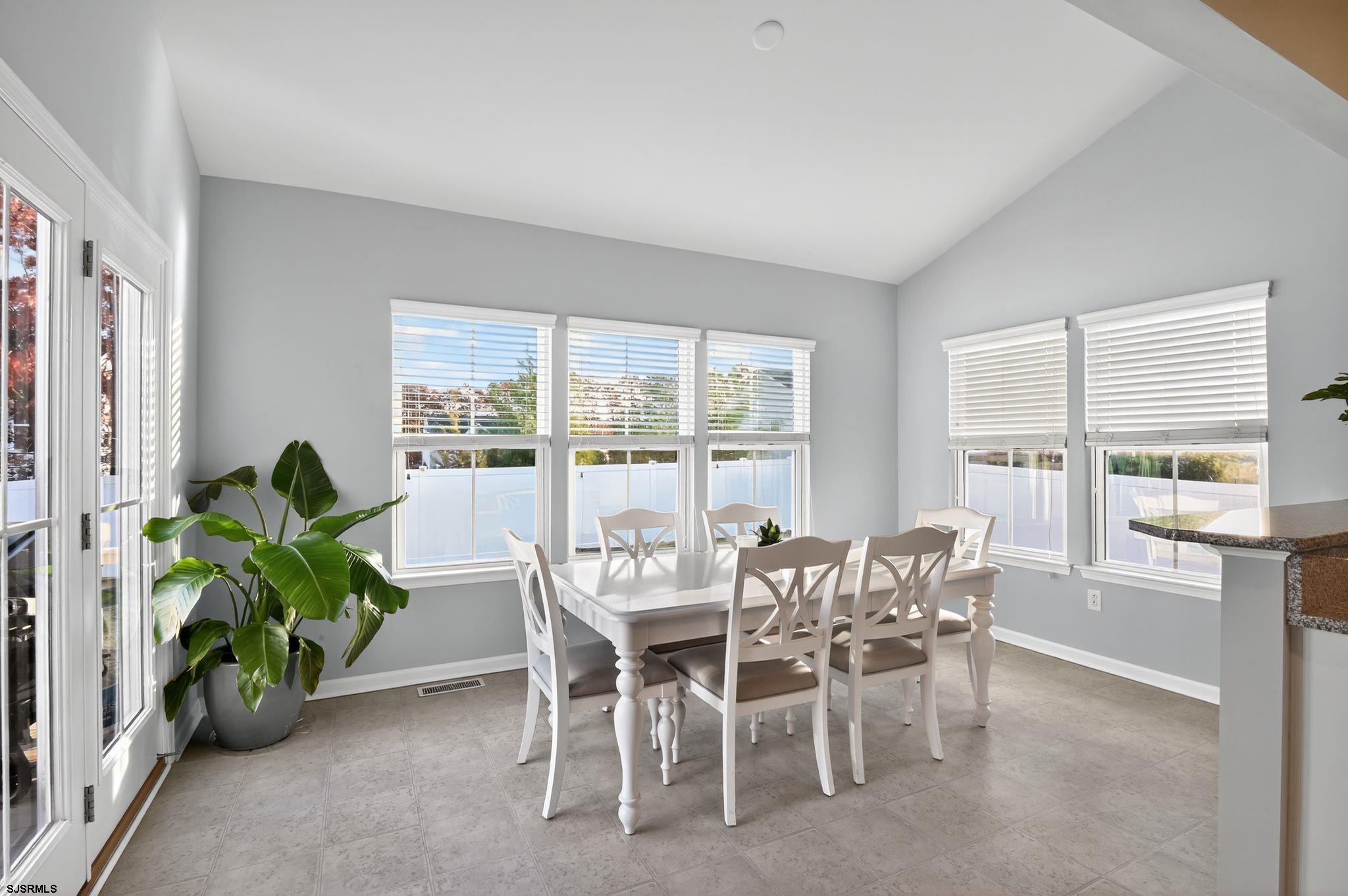 206 Surf Road - Picture 3