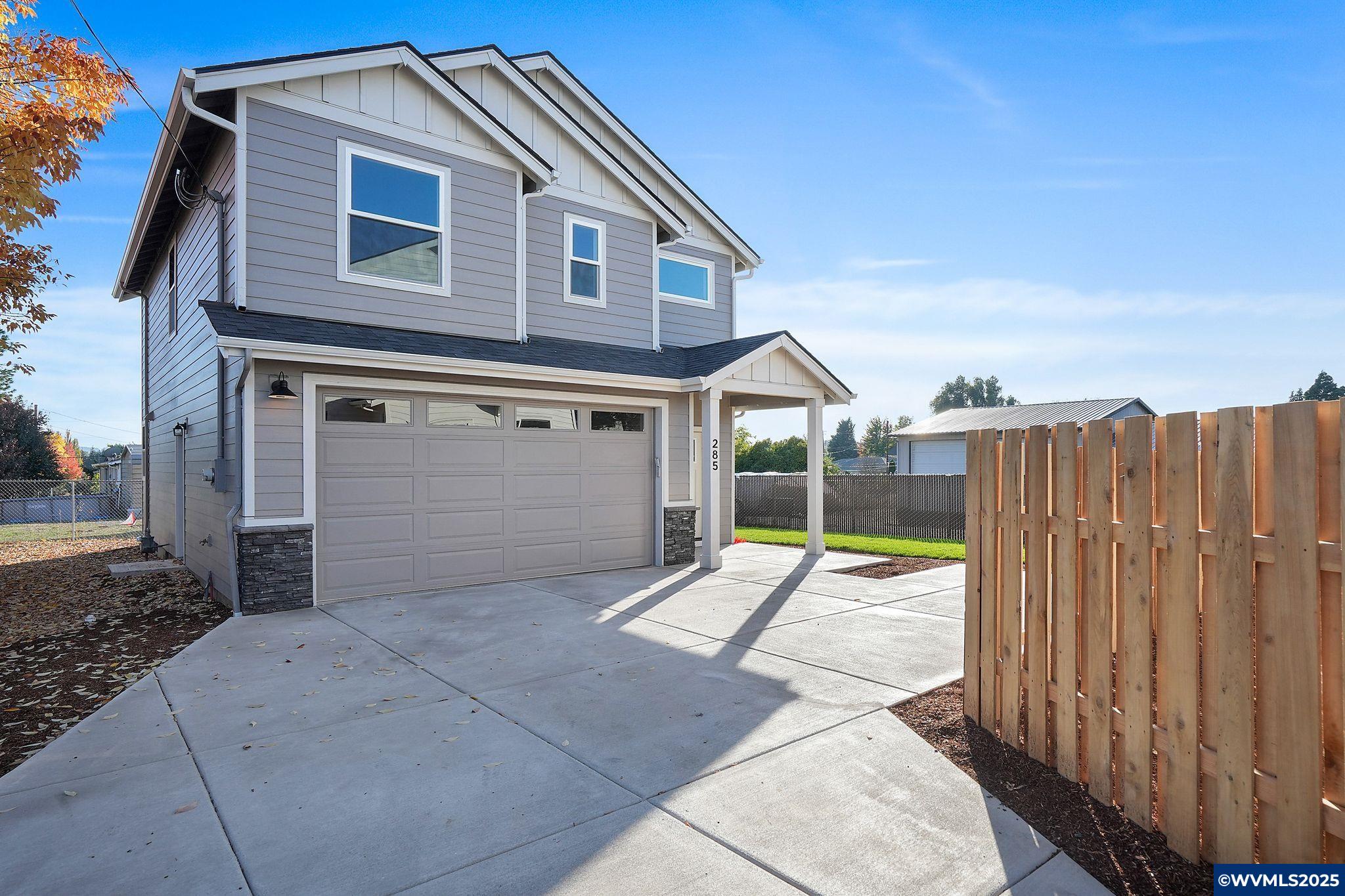 285 NE Denton Av