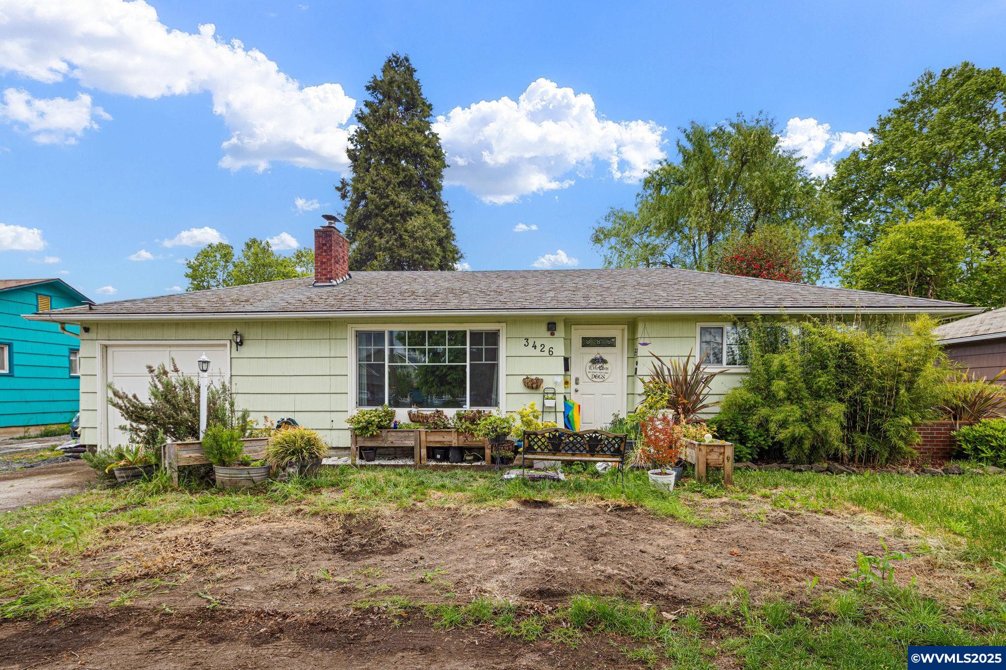 3426 Royal Av