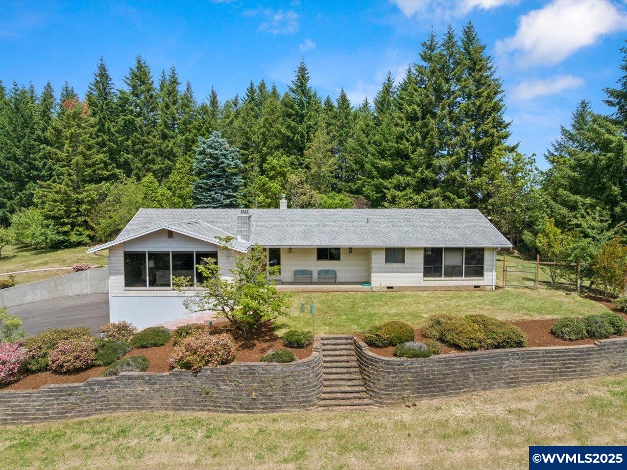 115 NW Harmony Ln