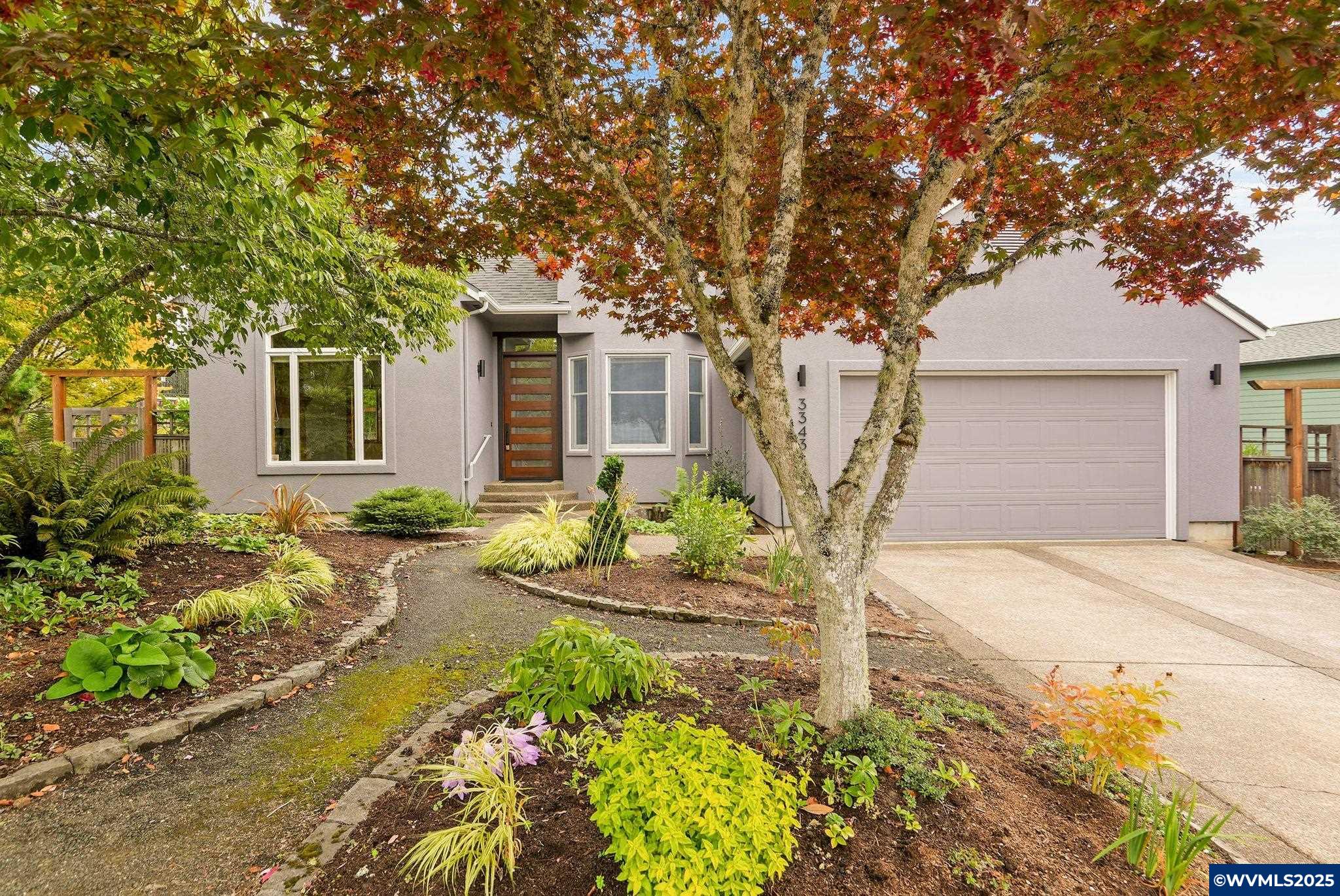 3343 NW Silktassel Dr