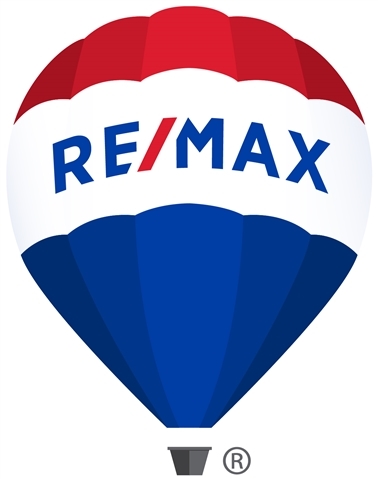 RE/MAX FIRST PLACE REALTORS CLOVIS Logo