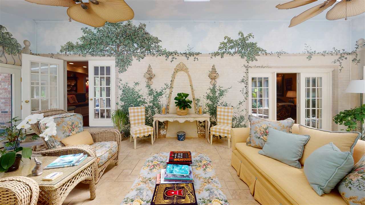 121 Stoneybrook Drive