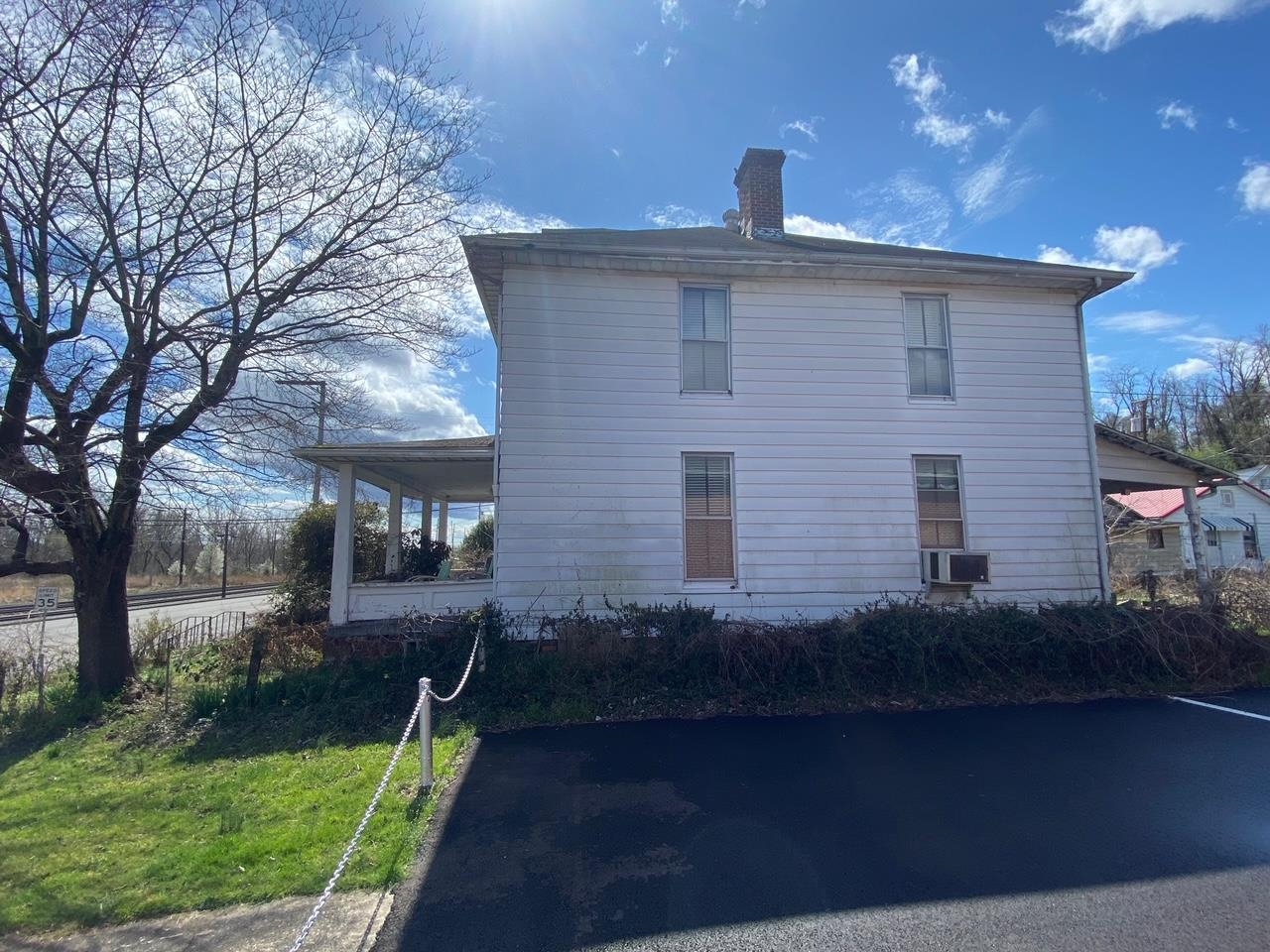 992 Center Street