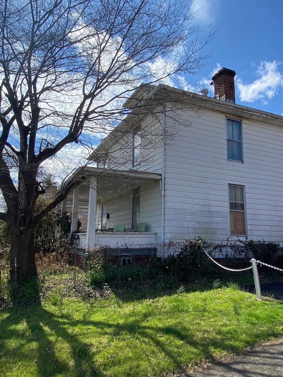 992 Center Street