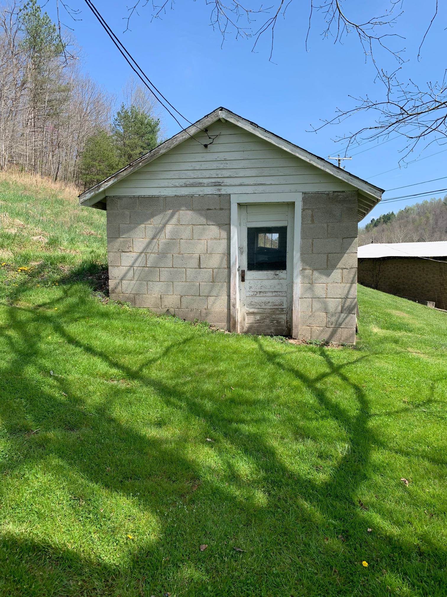 24 Reeves Branch Road