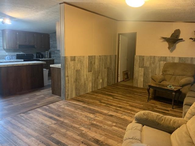 204 Lark Spur
