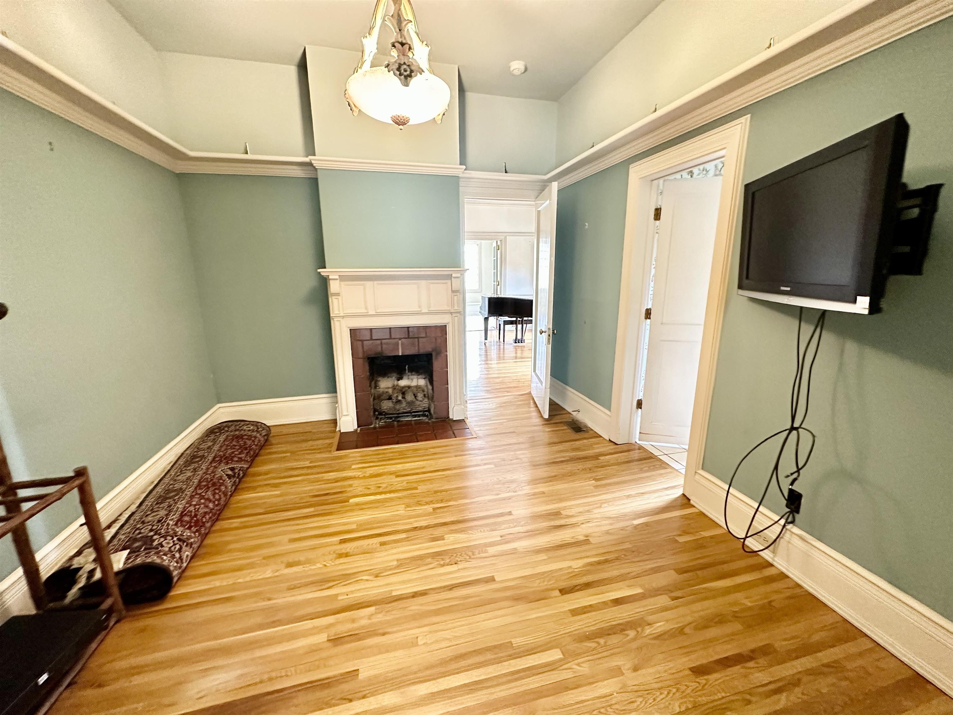 2008 Lexington Avenue