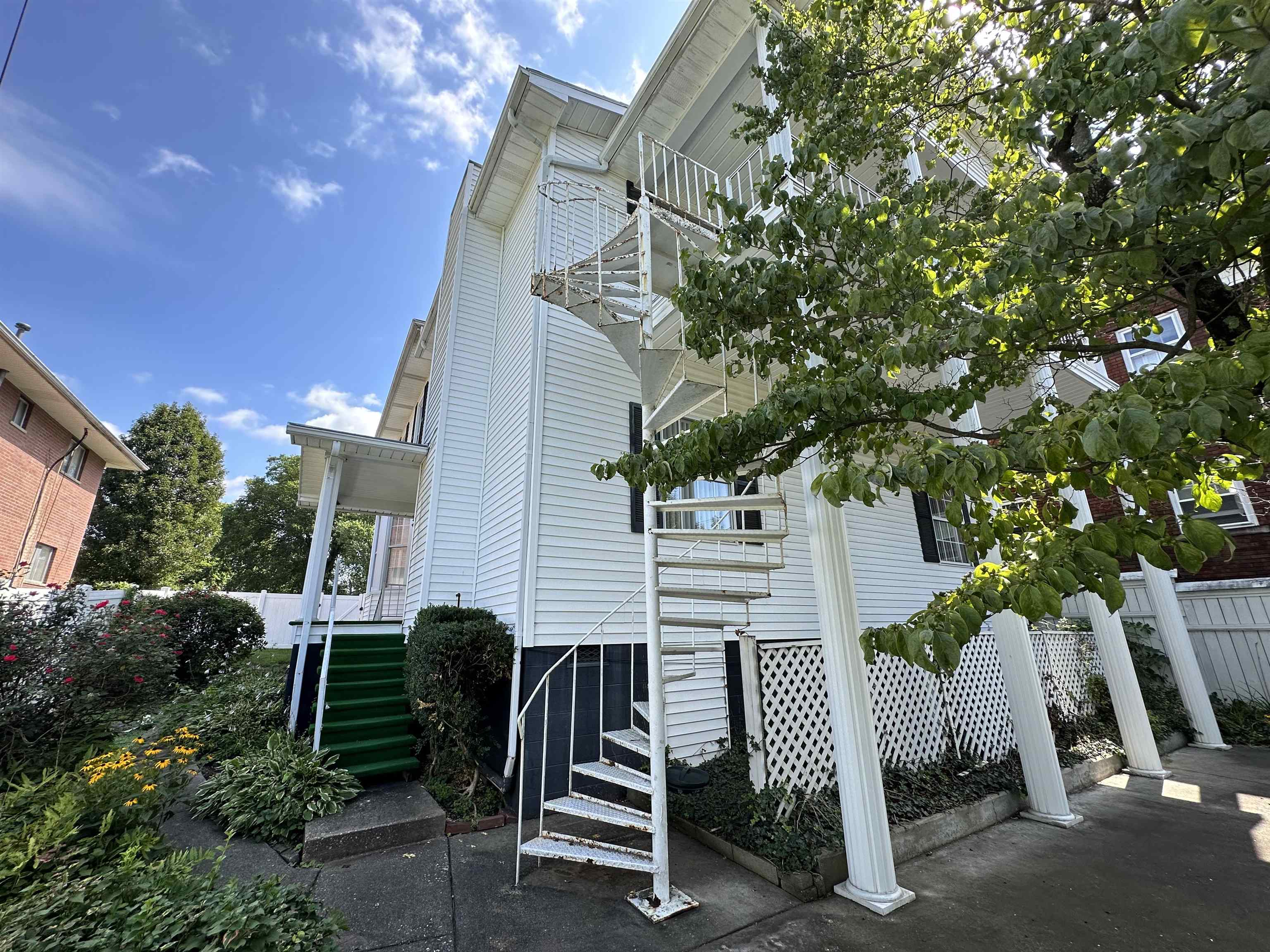 1604 Montgomery Avenue